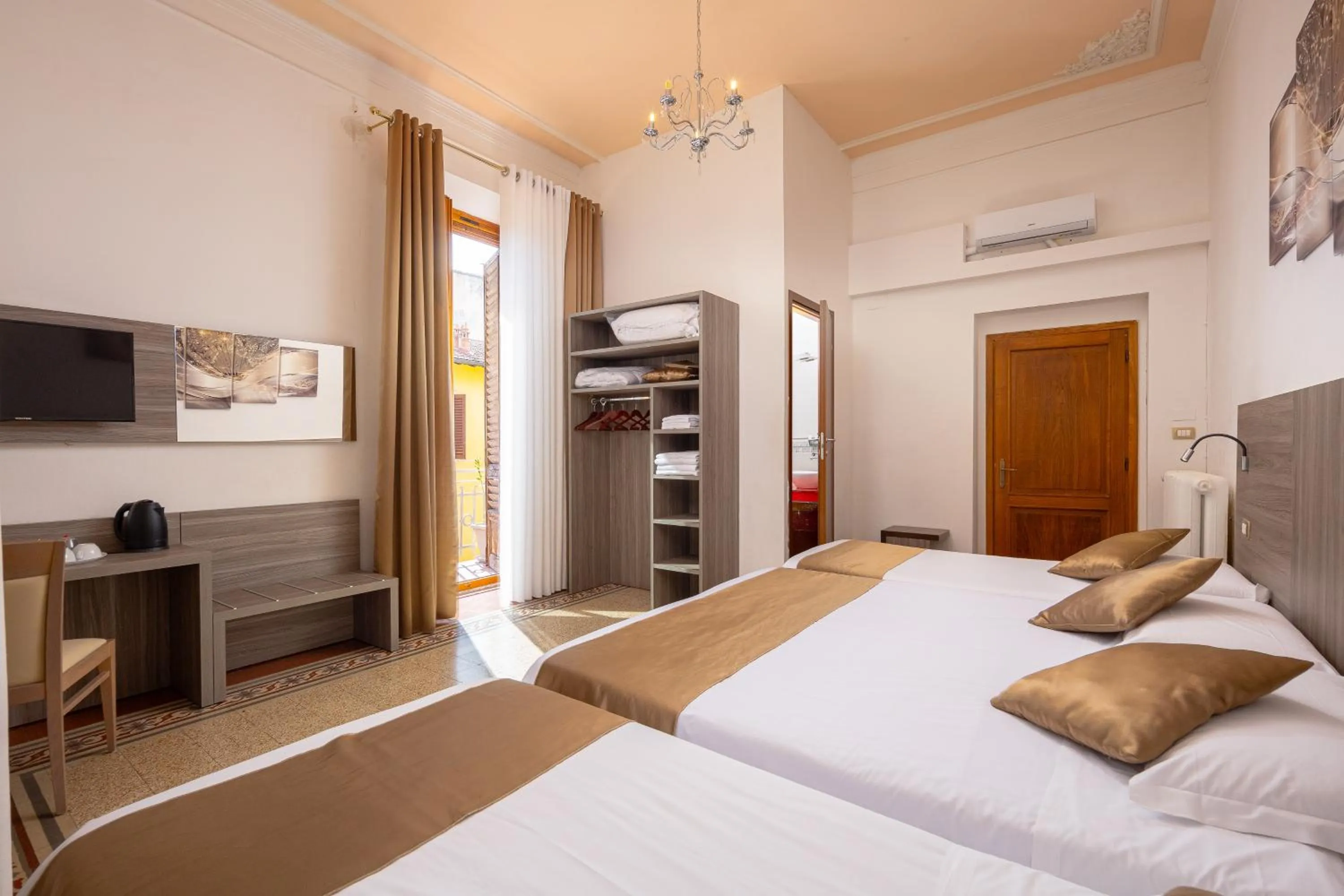 Bedroom, Bed in Astrid Hotel