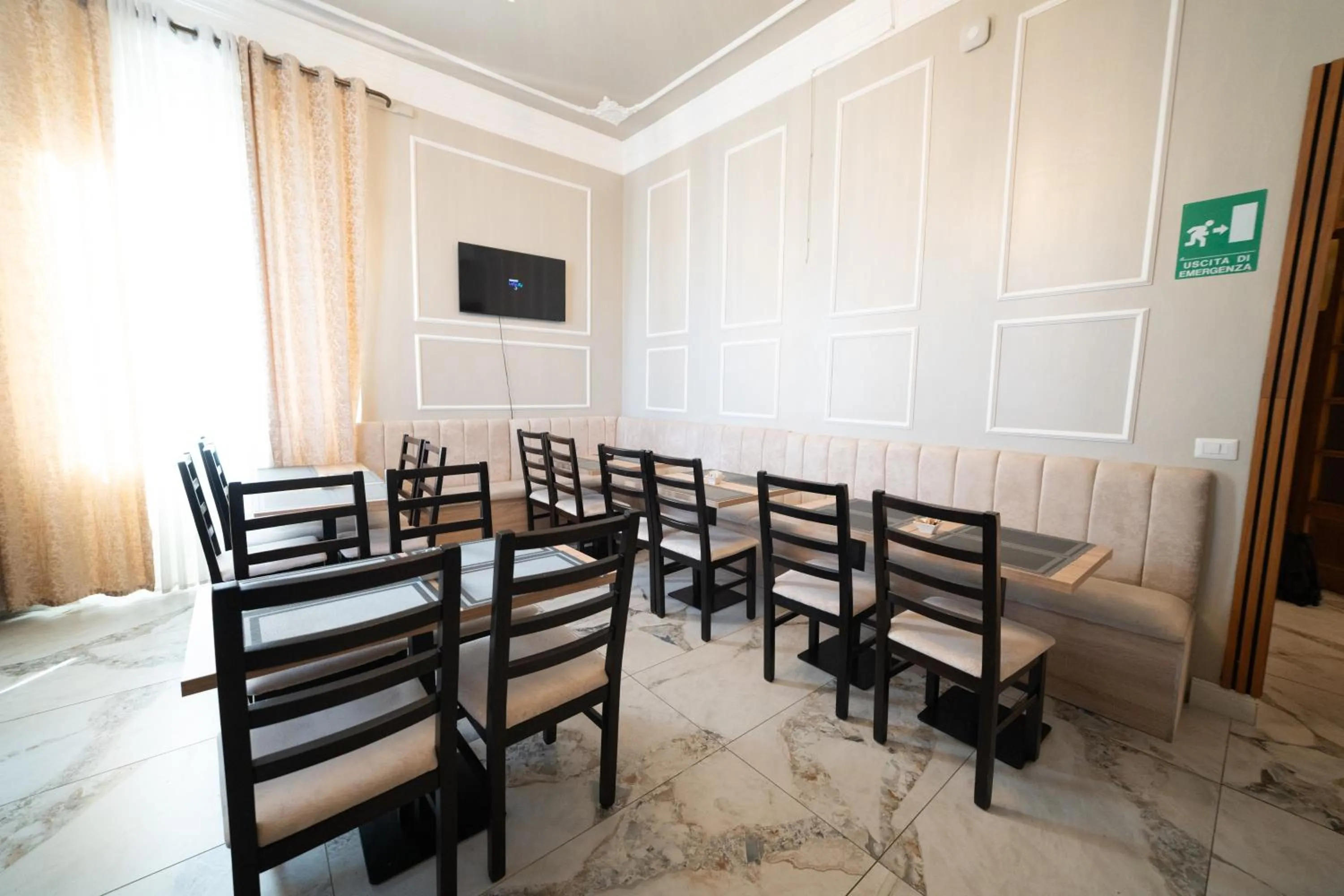 TV and multimedia in Astrid Hotel