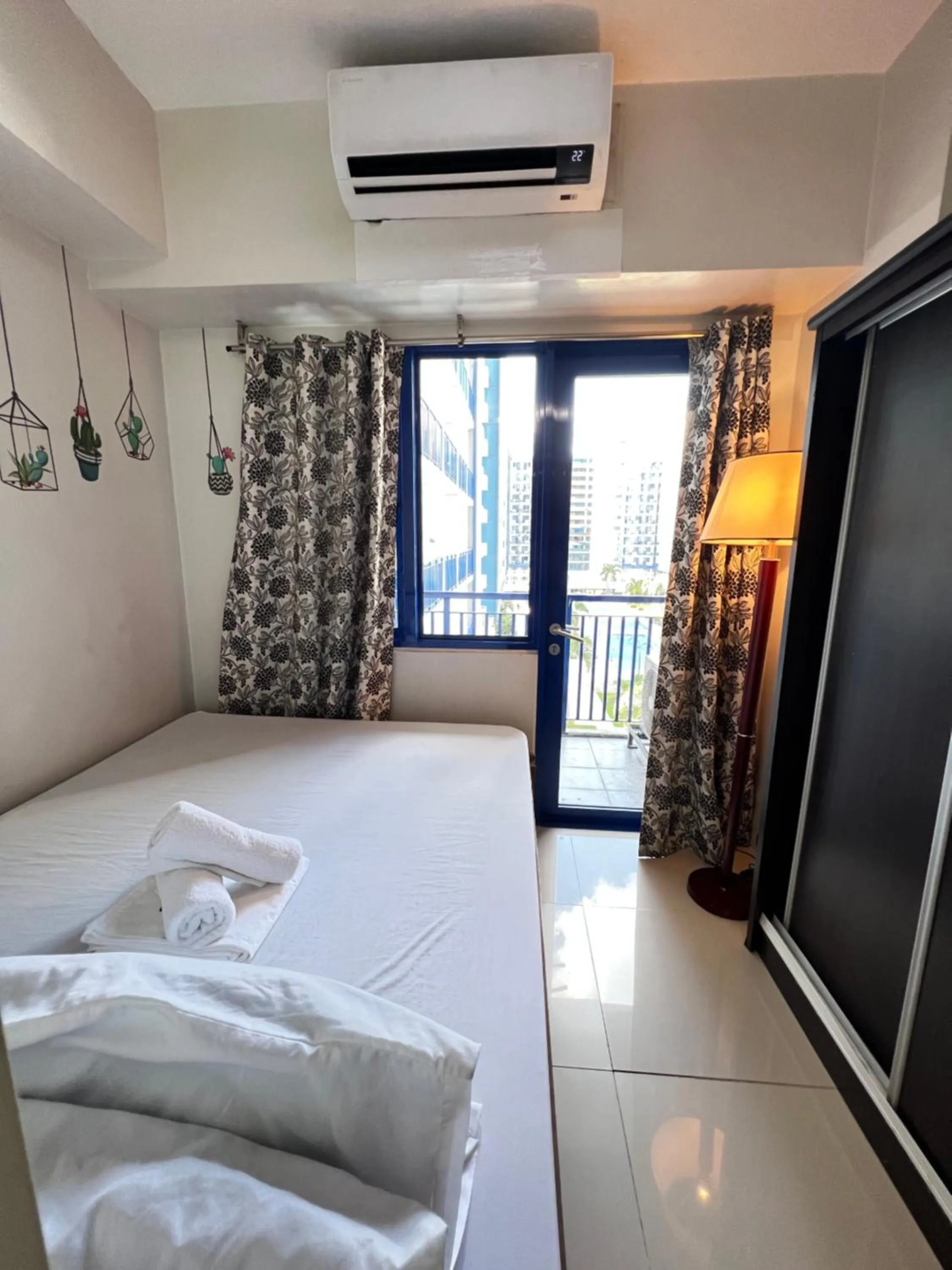 Sea Residences Mall of Asia by Jermel