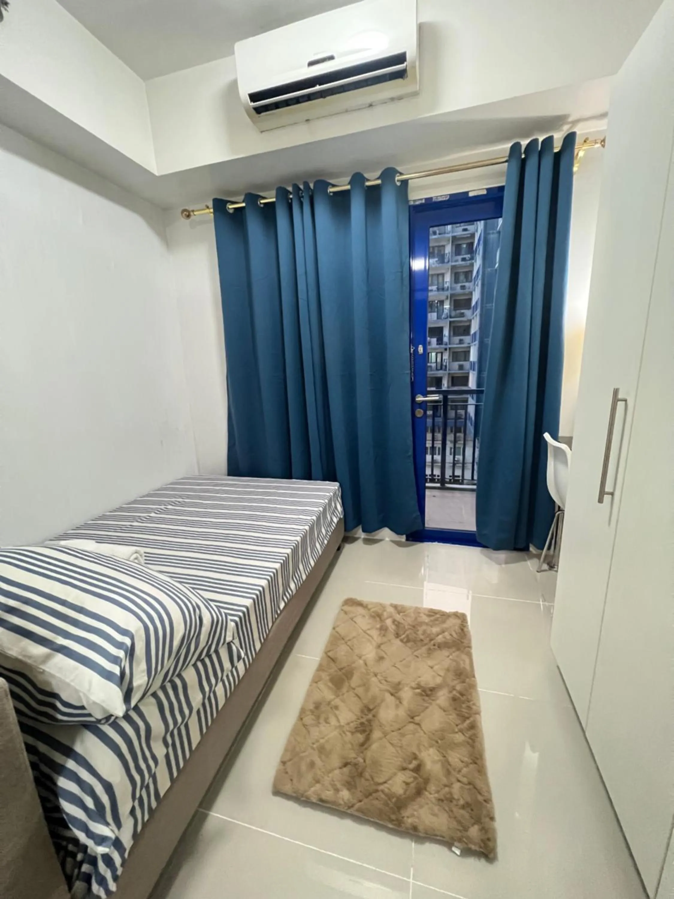 Sea Residences Mall of Asia by Jermel