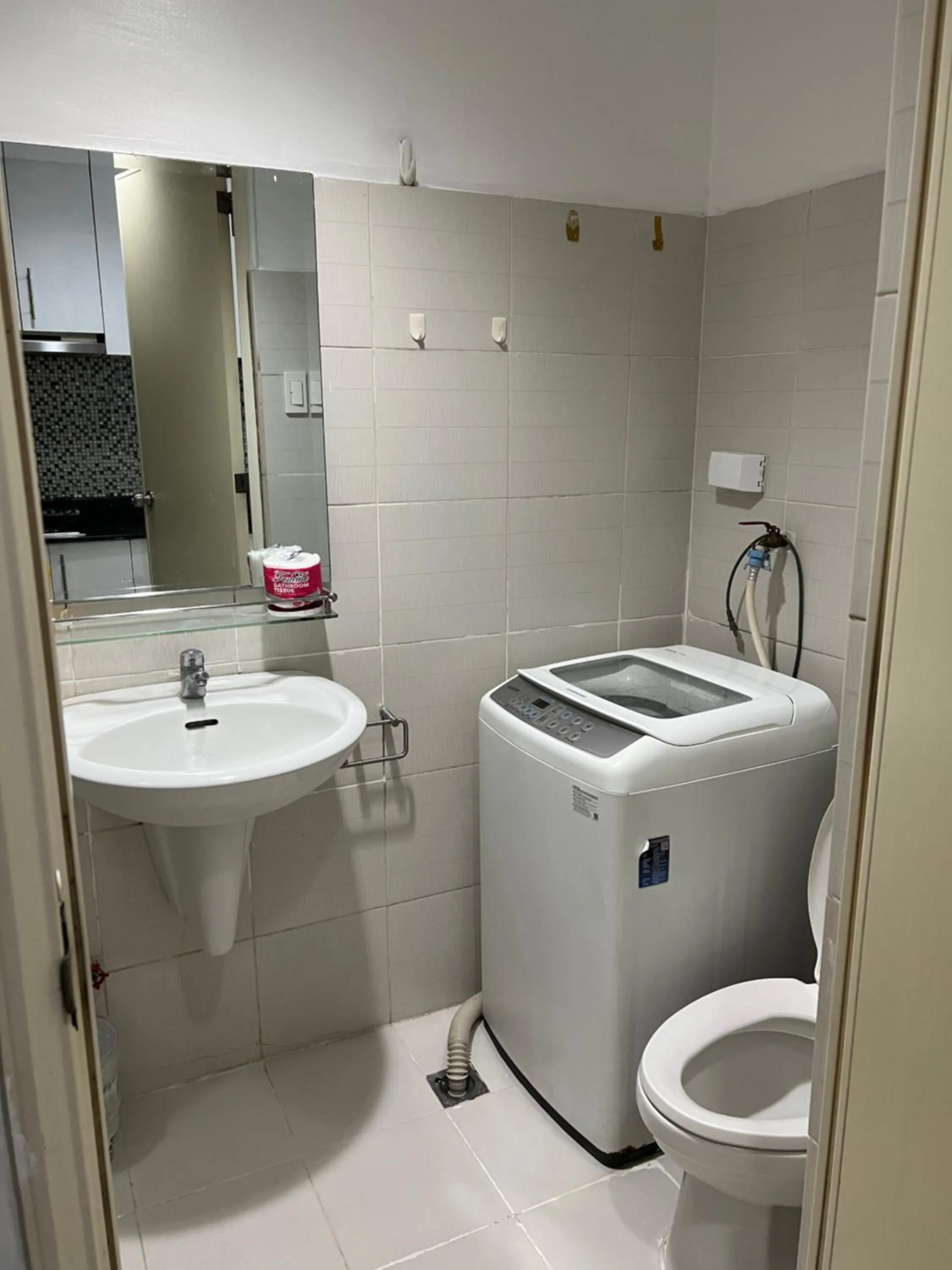 Sea Residences Mall of Asia by Jermel