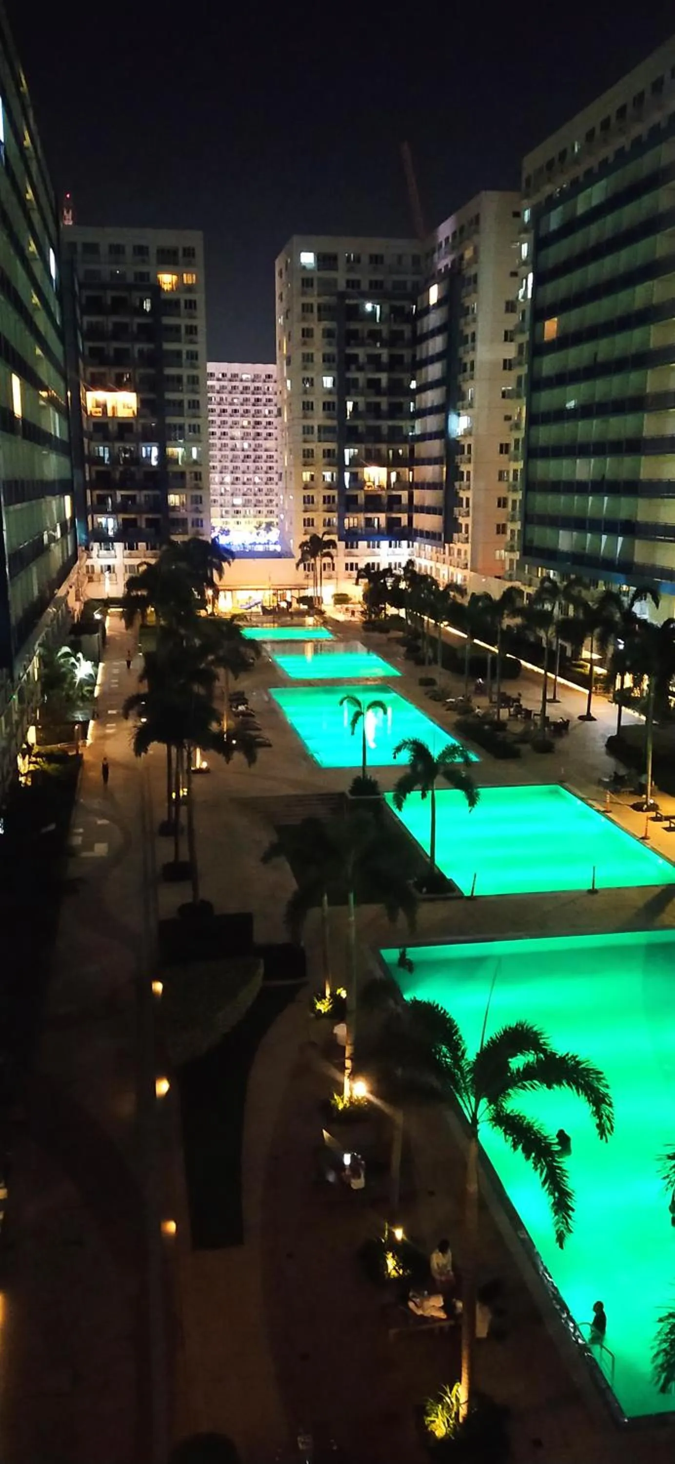 Swimming pool in Sea Residences Mall of Asia by Jermel