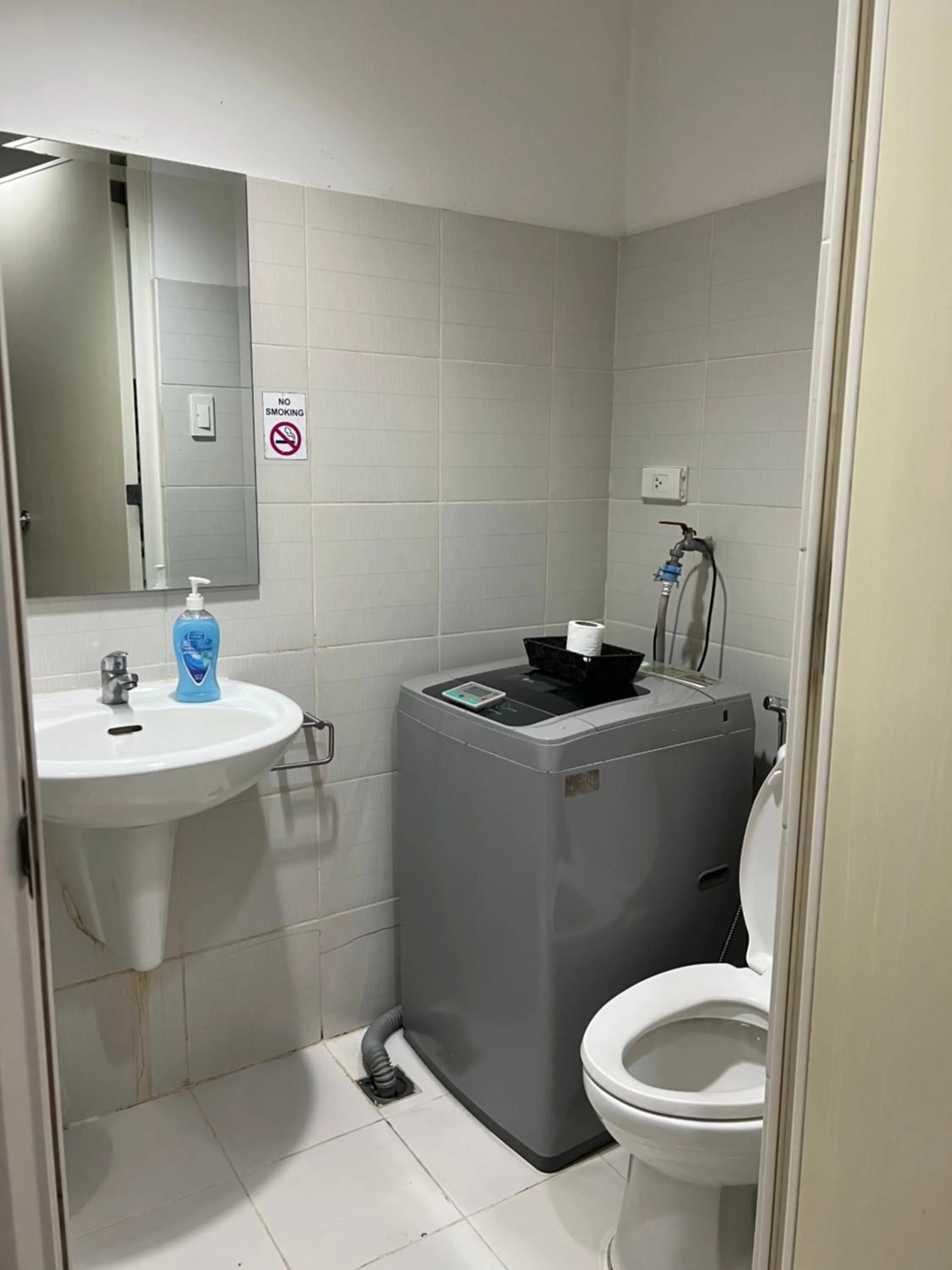 Sea Residences Mall of Asia by Jermel