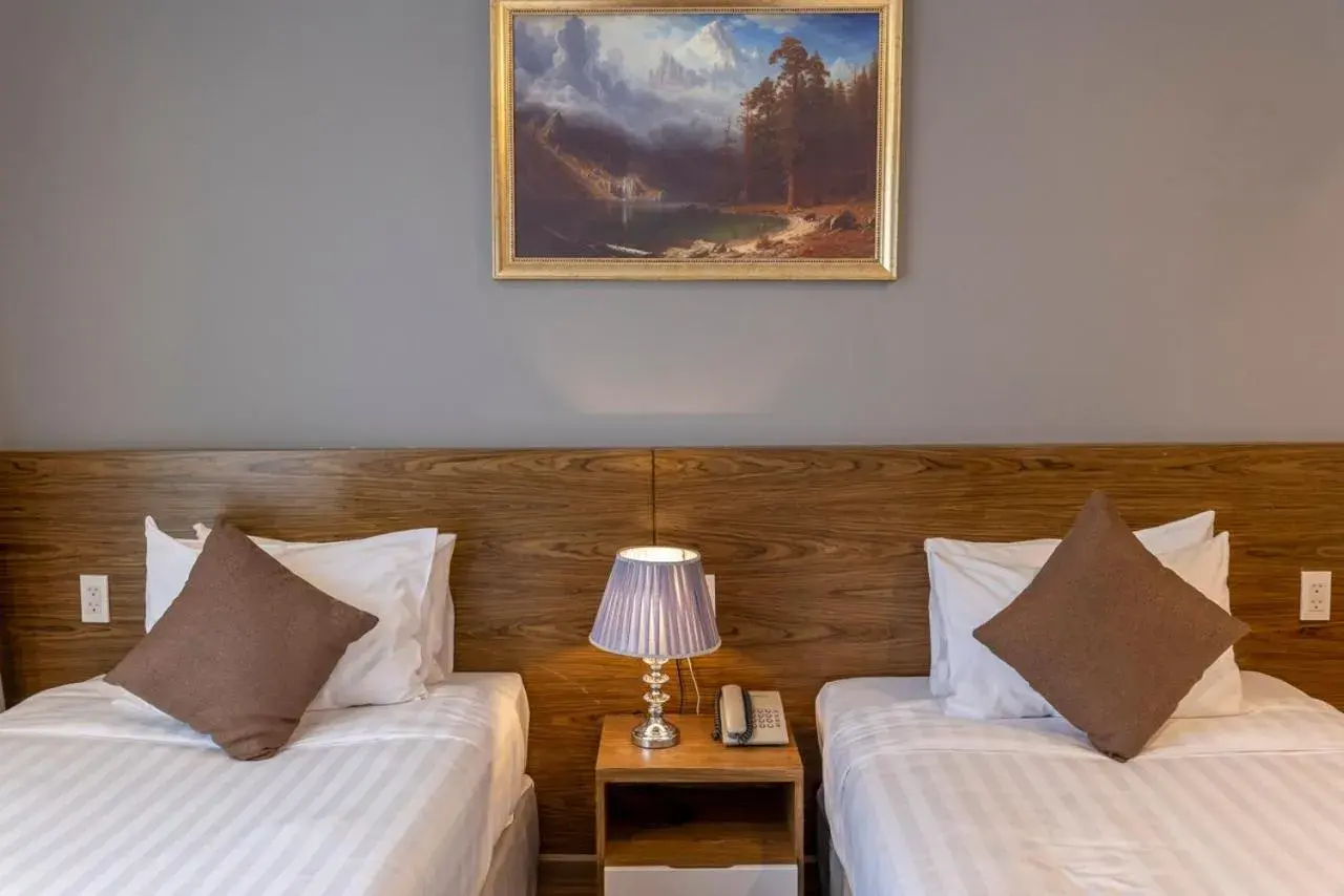 Deluxe Twin Room in Thao Trang Laluxe Hotel Phu My Hung Deluxe Twin Room in Thao Trang Laluxe Hotel Phu My Hung