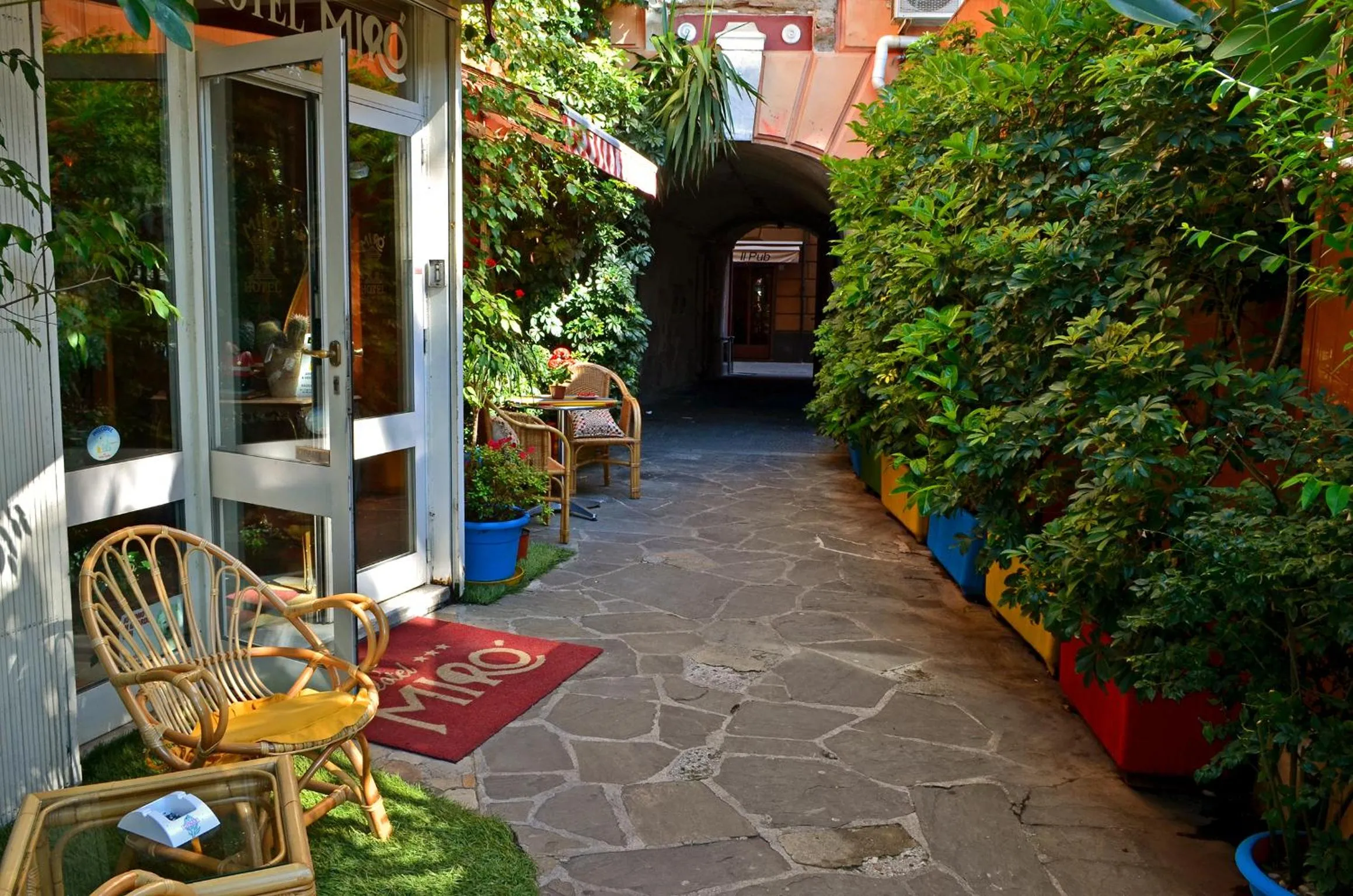 Facade/entrance in Hotel Miro'