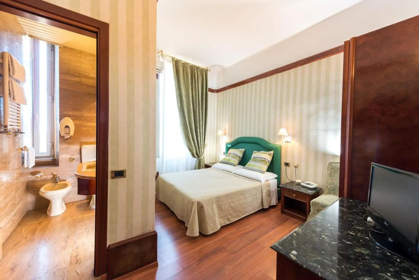 Photo of the whole room, Bed in Hotel Miro'