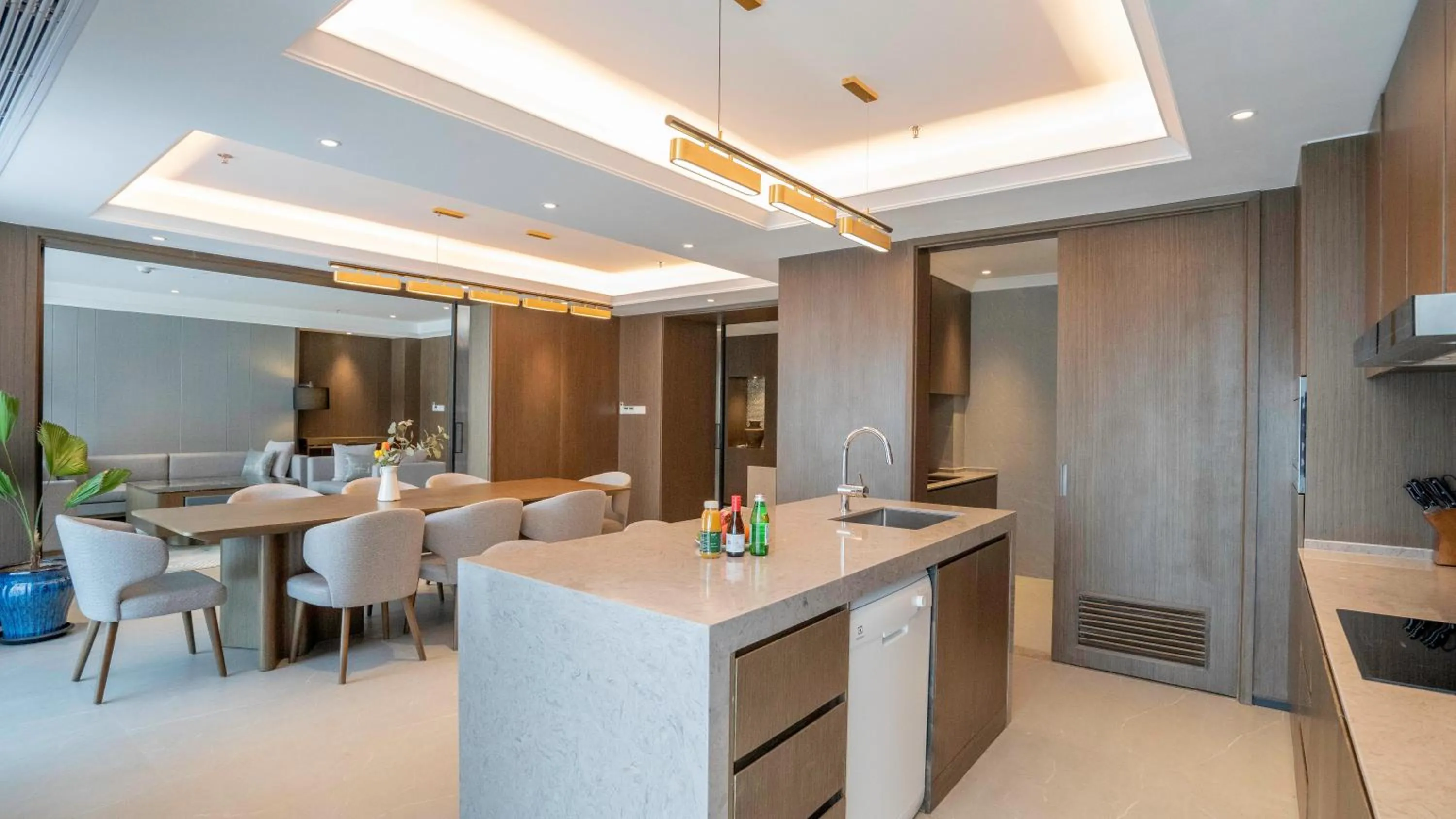 Kitchen or kitchenette in Oakwood Premier Phnom Penh