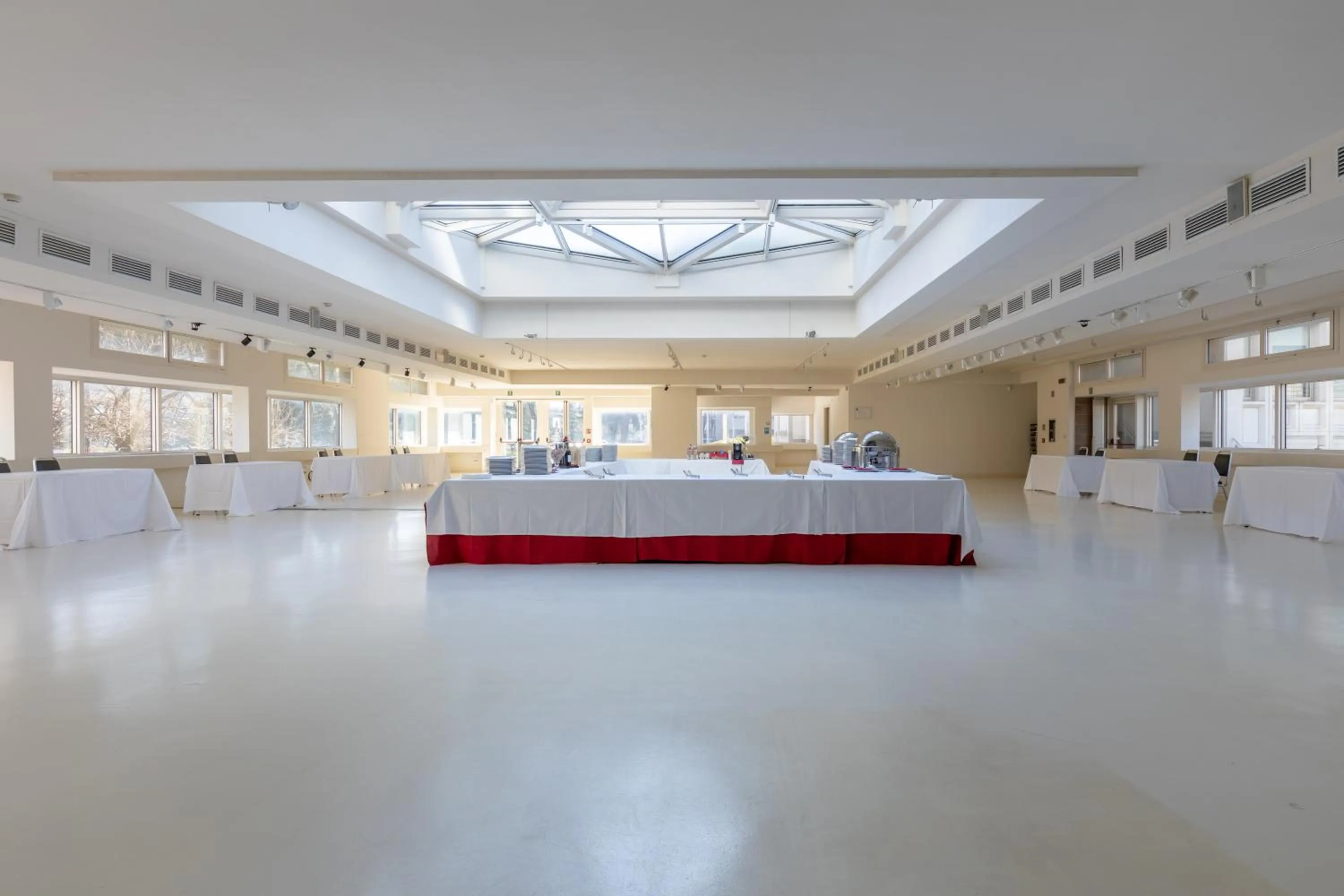 Meeting/conference room in Wall Art Hotel & Residence