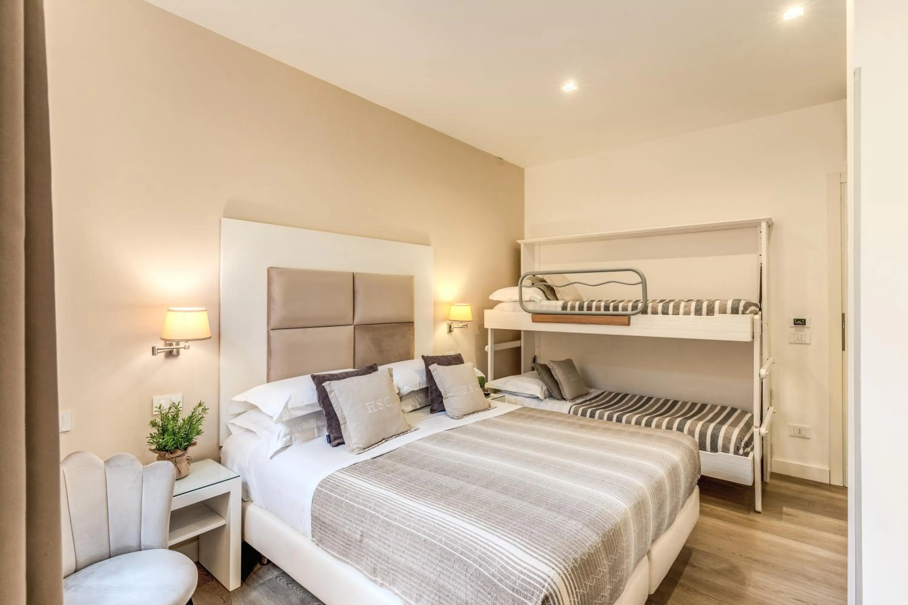 Bedroom, Bed in Hotel Sorrento City