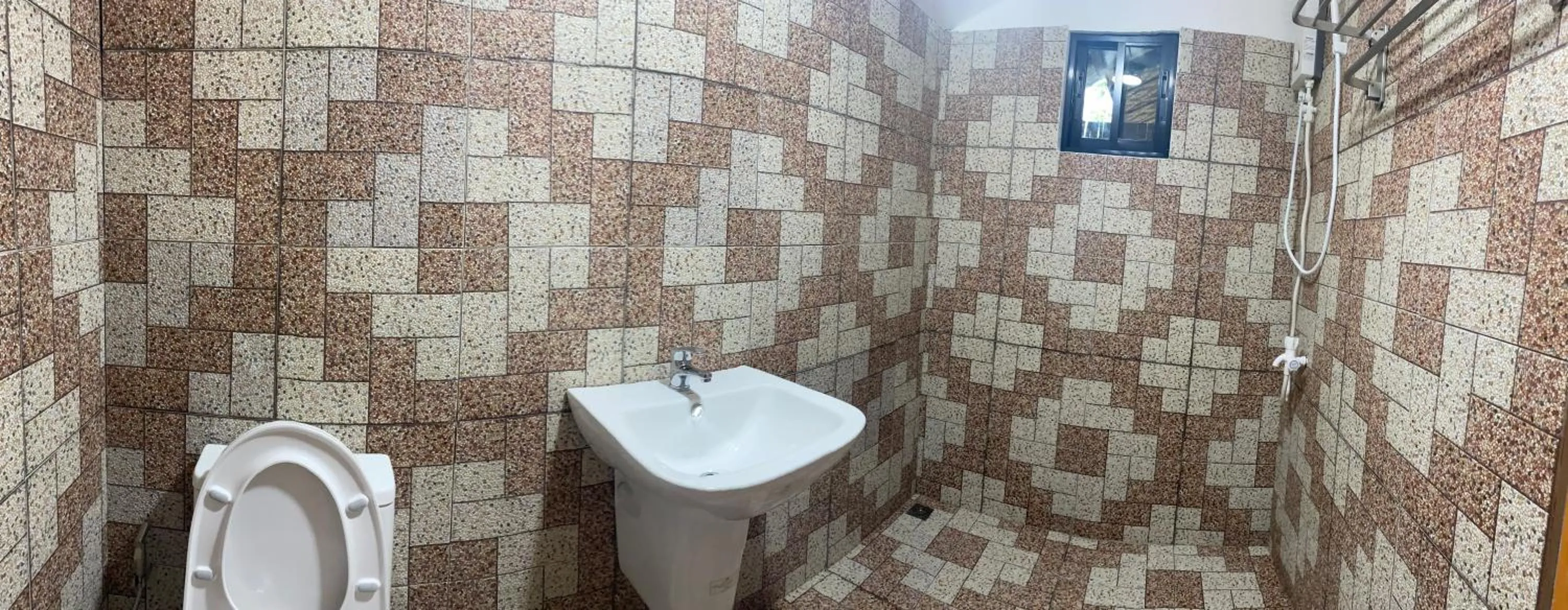 Shower in A&C Aquino Guesthouse