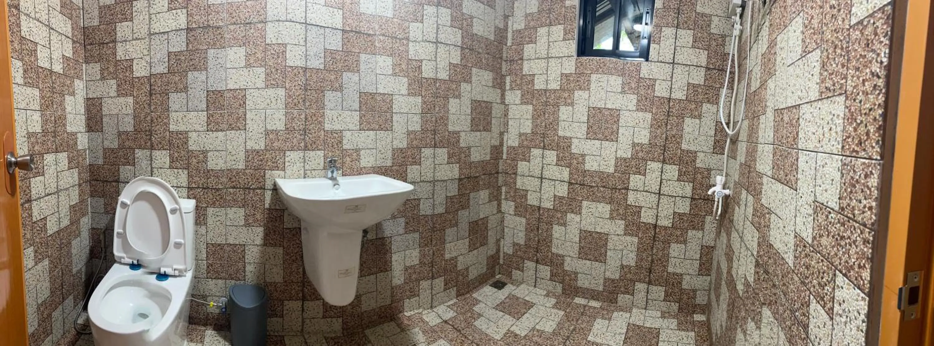 Shower in A&C Aquino Guesthouse