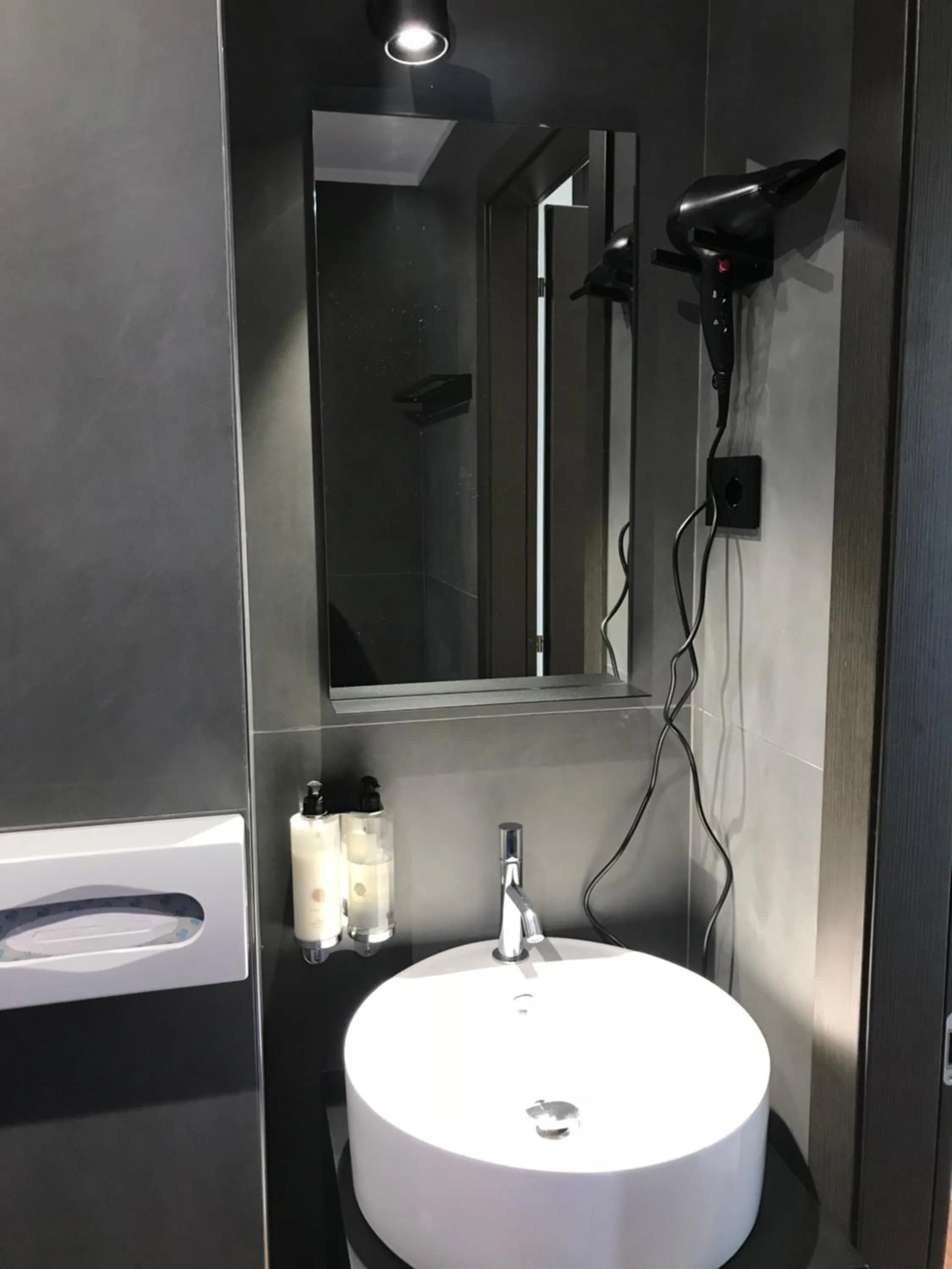 Bathroom in Hotel Roxy