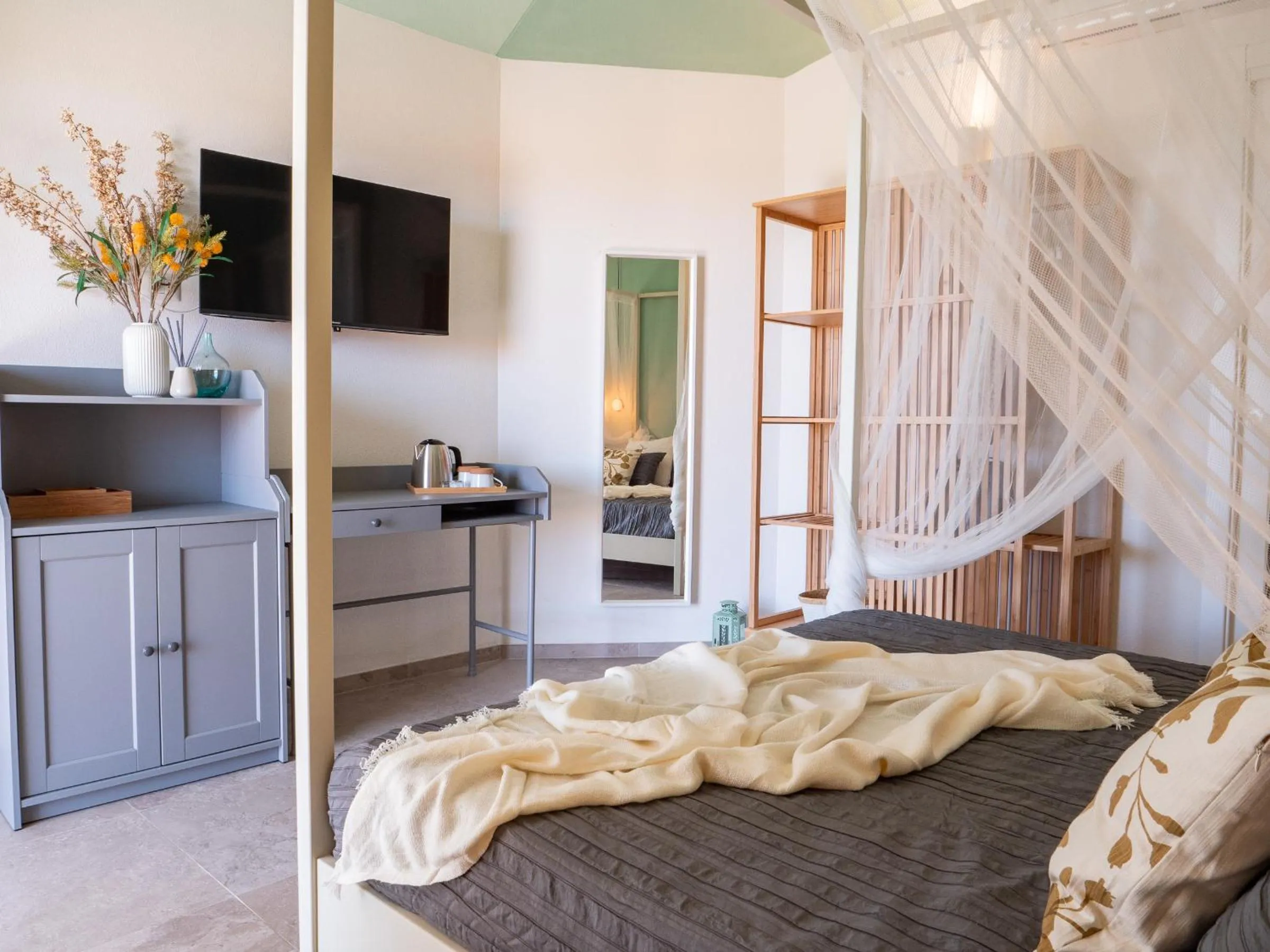 TV/Entertainment Center in B&B Sole Mare Luna