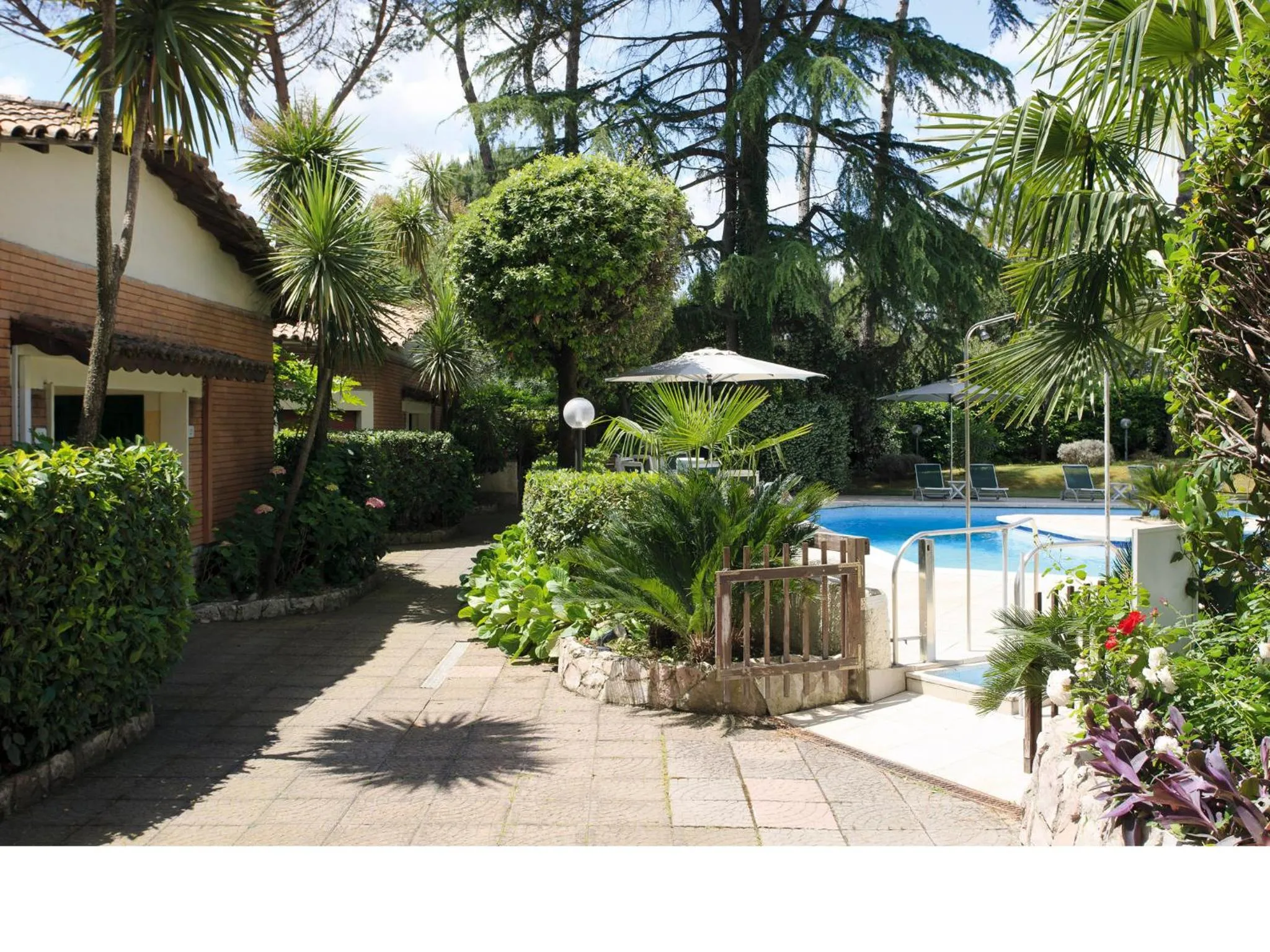 Swimming pool in Eurogarden Hotel