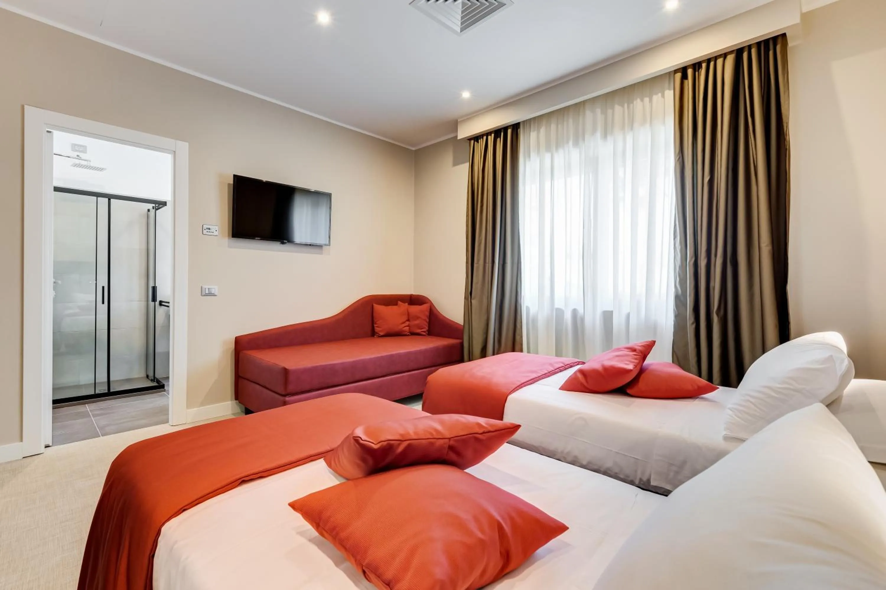 Photo of the whole room, Bed in Eurogarden Hotel