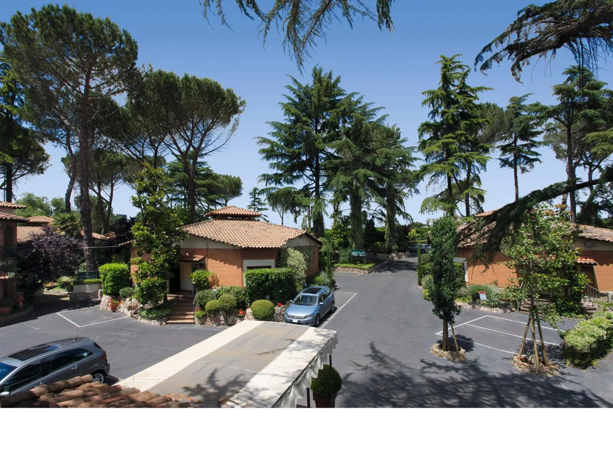 Facade/entrance in Eurogarden Hotel