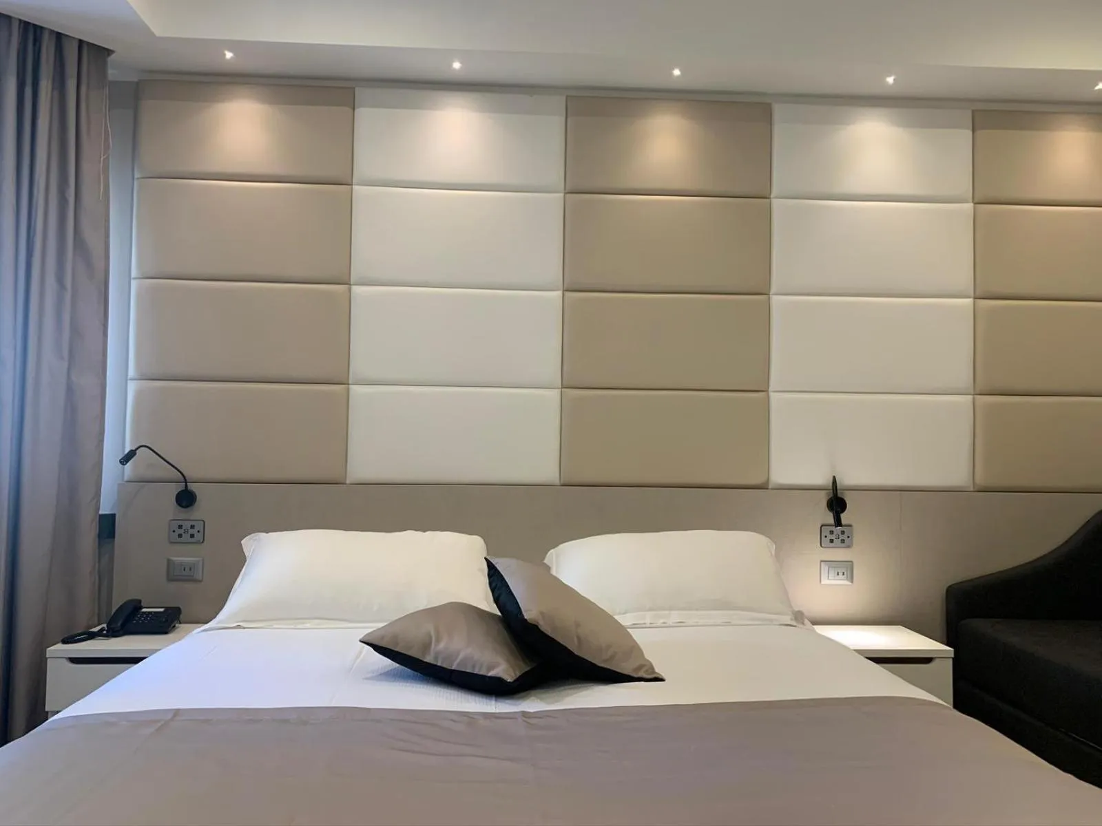 Bed in Eurogarden Hotel