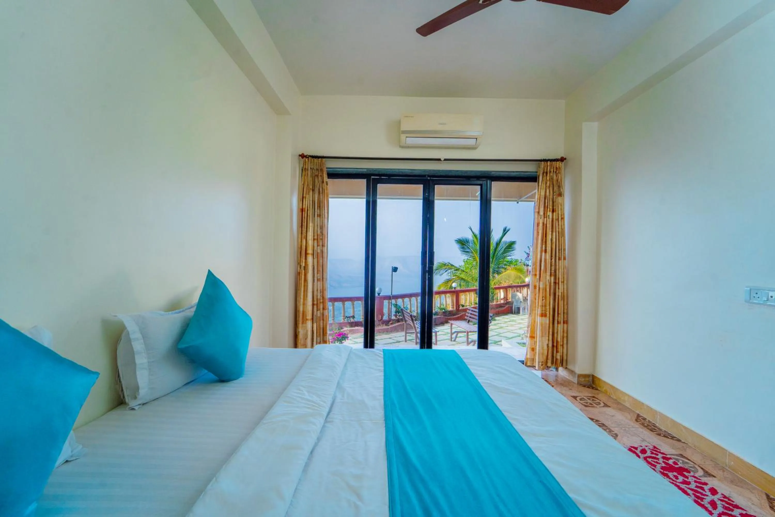 Bedroom, Bed in Sharayu Holidays Valley View
