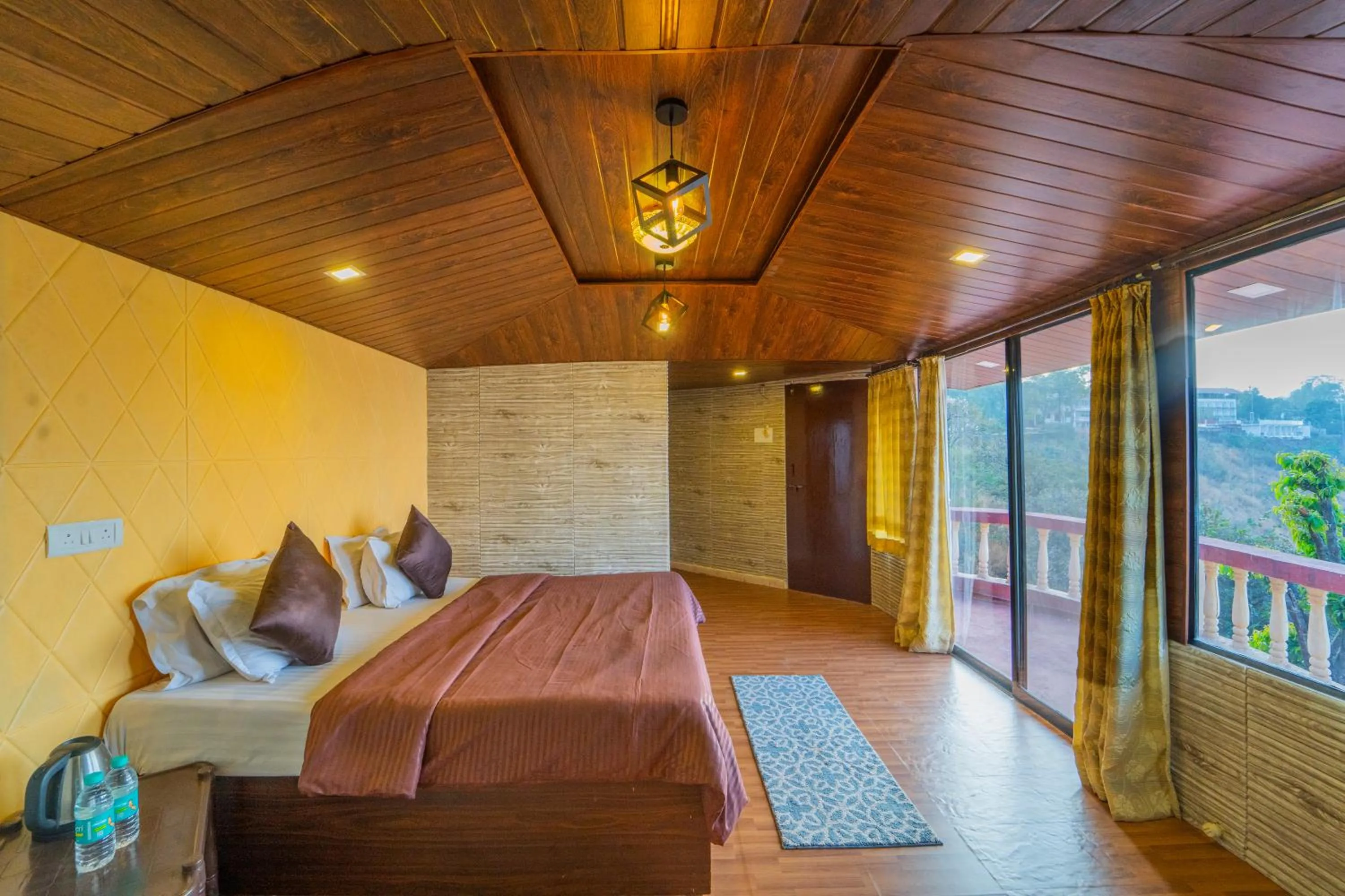 Photo of the whole room, Bed in Sharayu Holidays Valley View