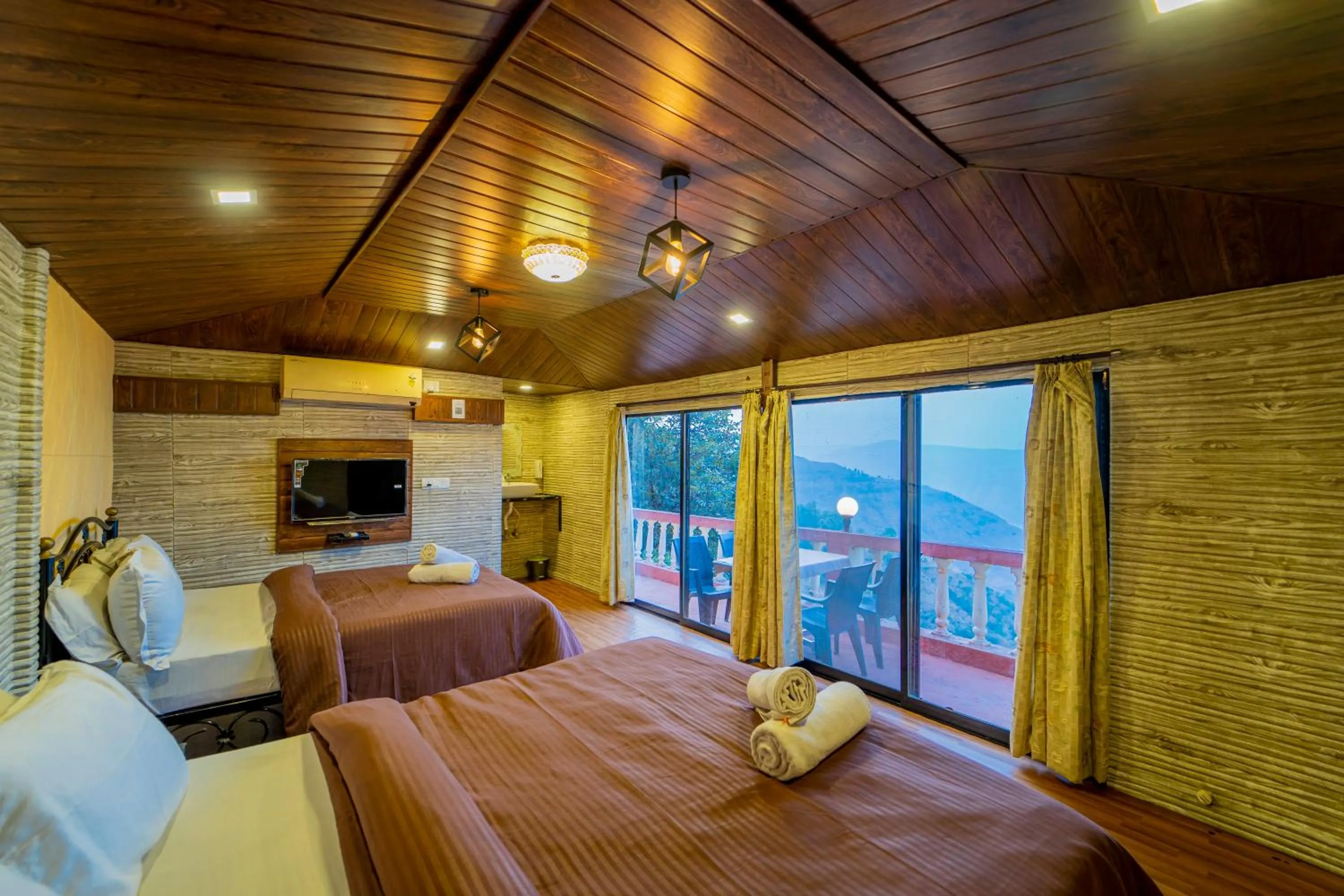 Photo of the whole room, Bed in Sharayu Holidays Valley View