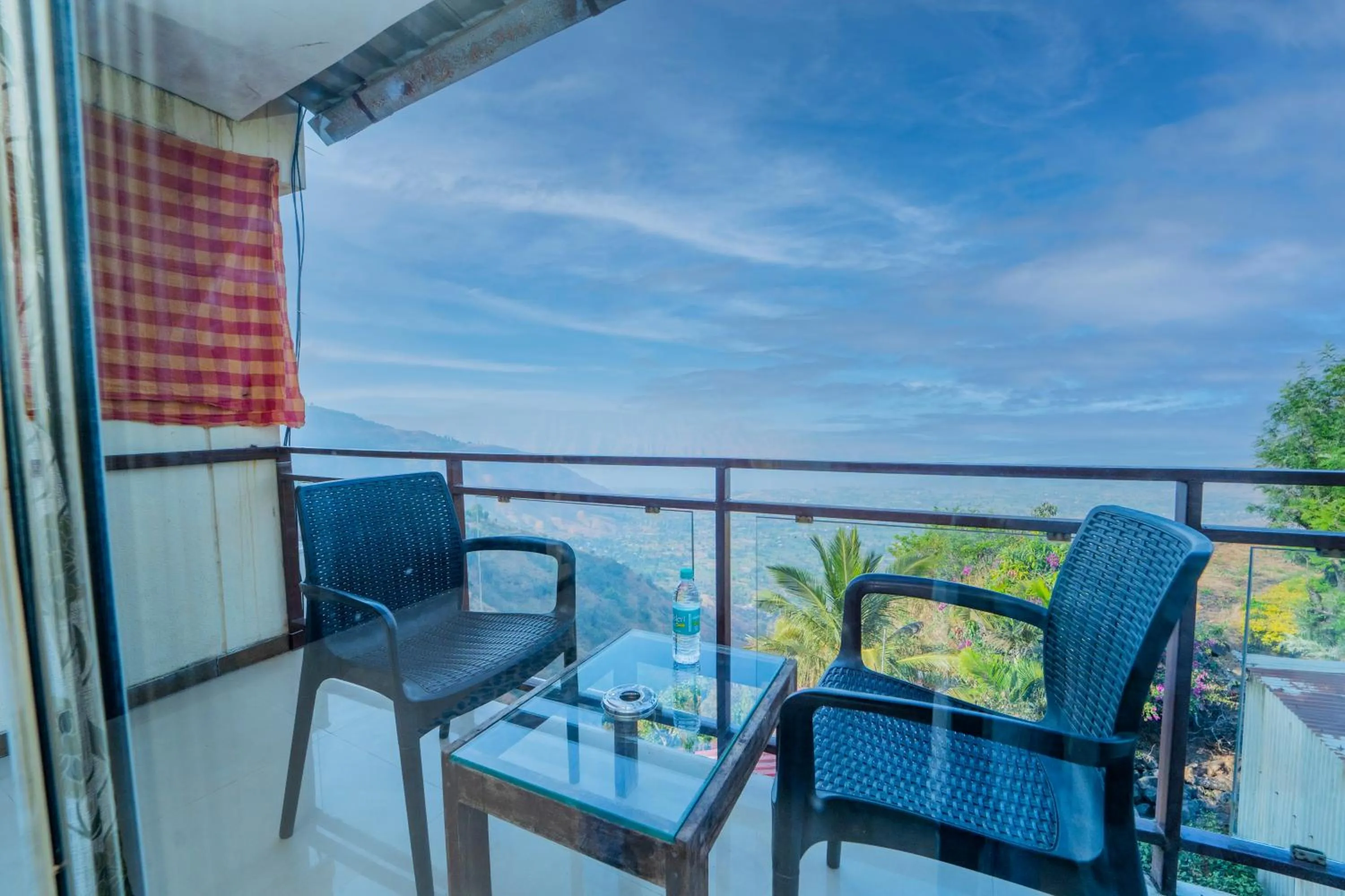 Balcony/Terrace in Sharayu Holidays Valley View