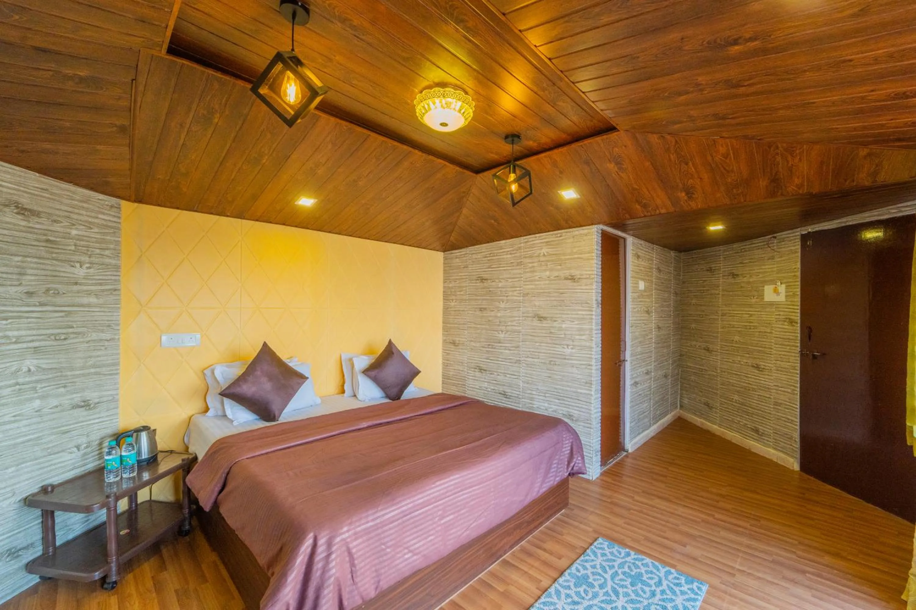 Photo of the whole room, Bed in Sharayu Holidays Valley View