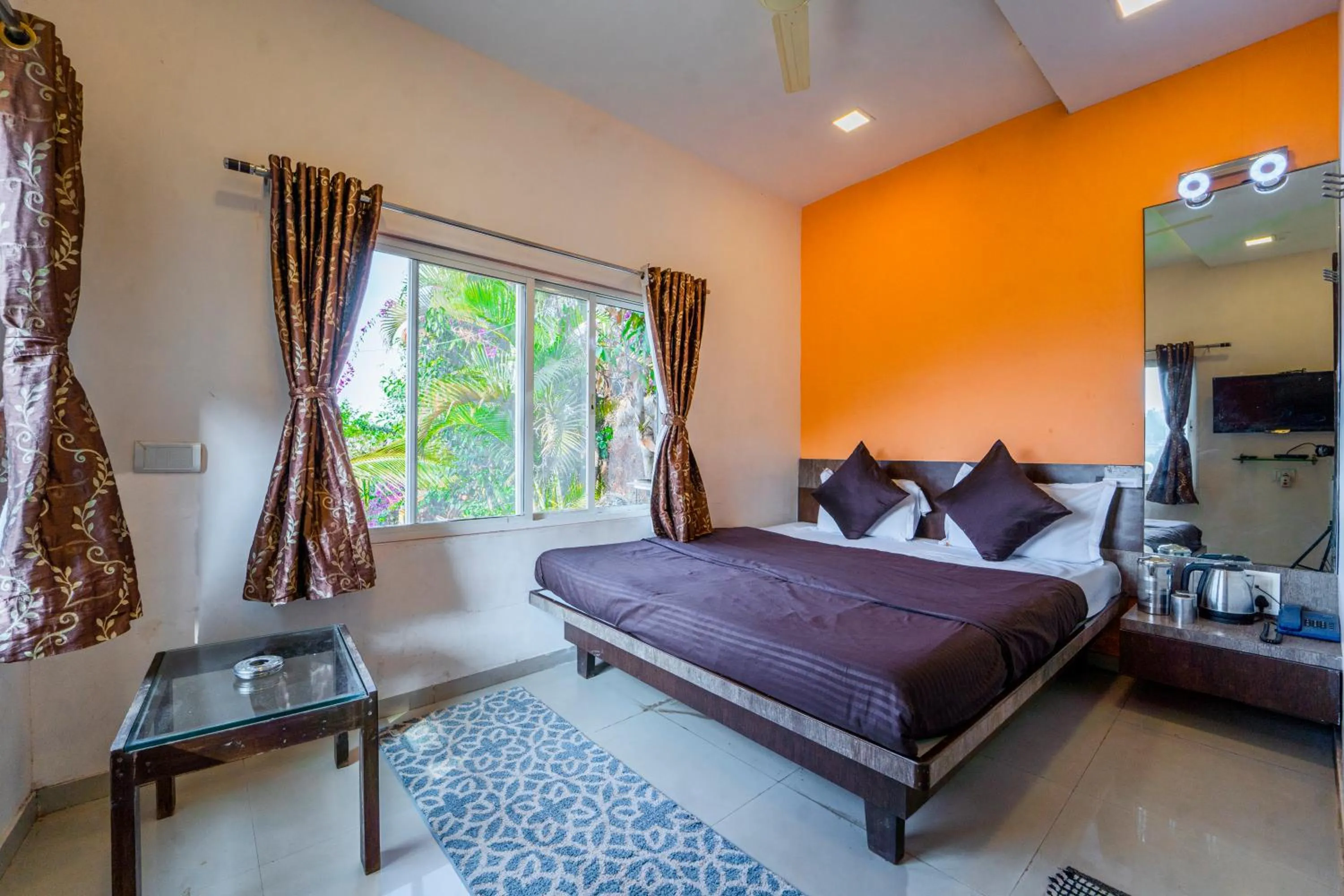 Photo of the whole room, Bed in Sharayu Holidays Valley View