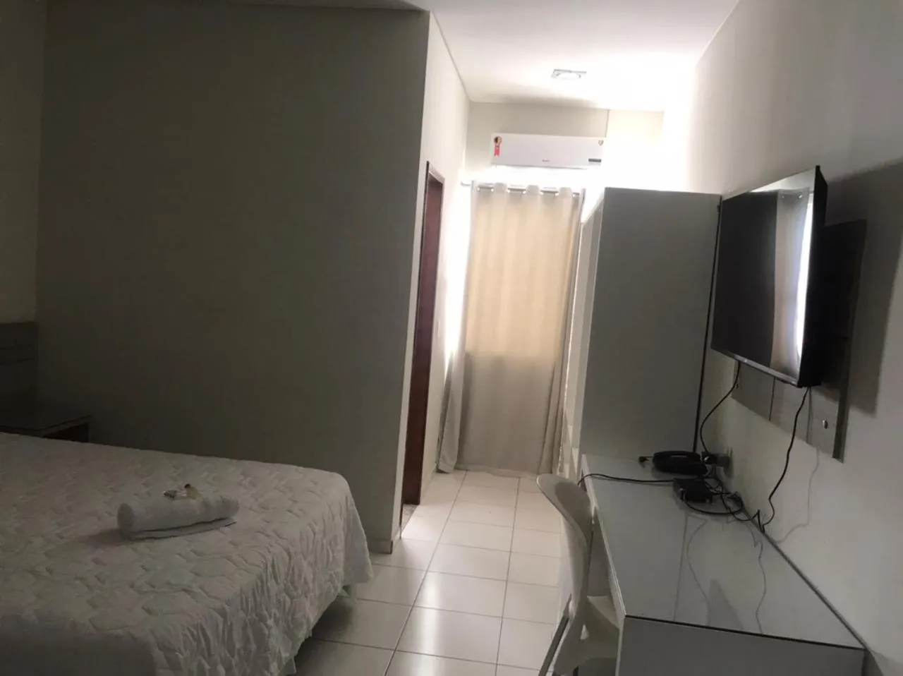 Communal lounge/ TV room, Bed in Hotel Sabrina