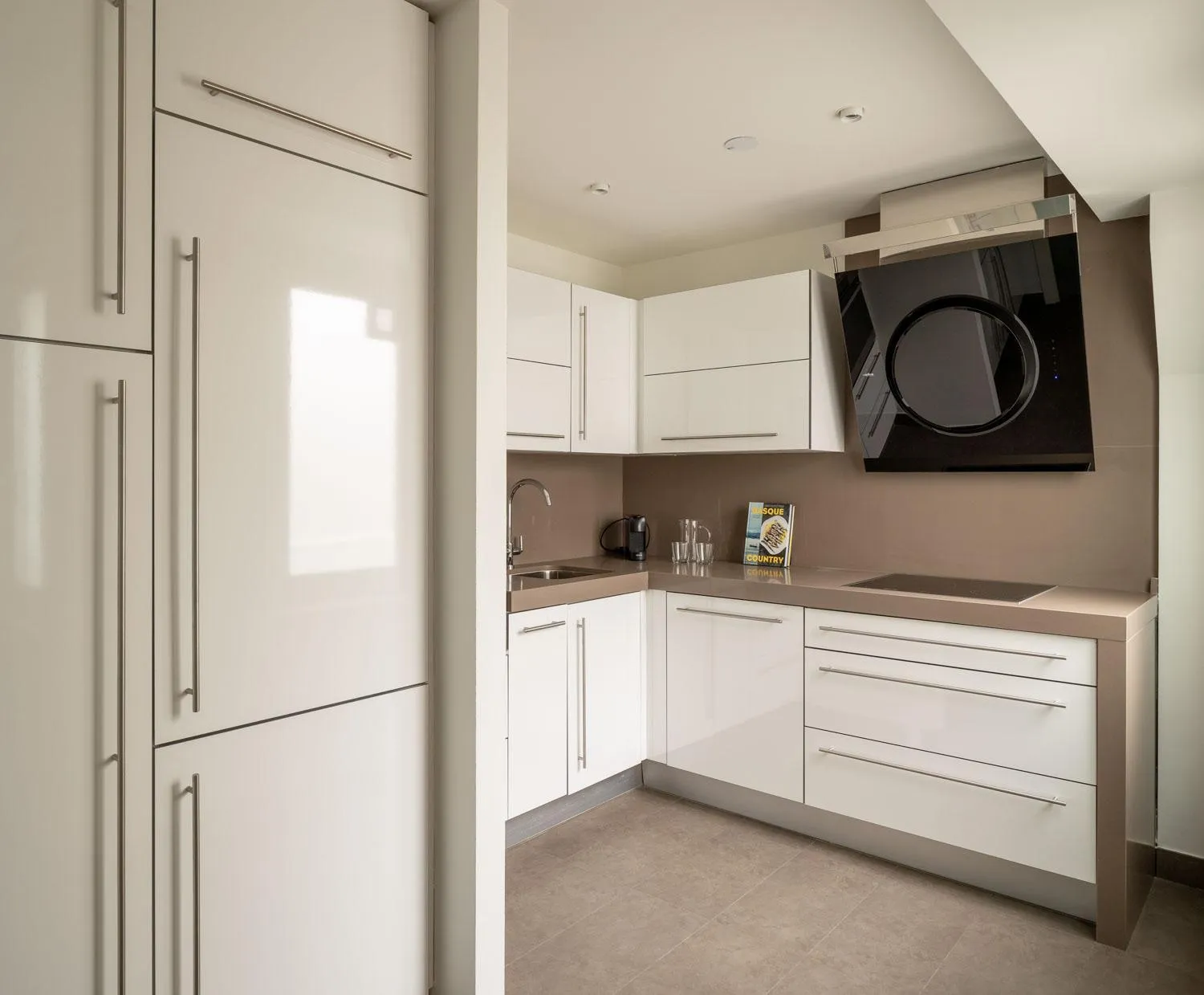 Kitchen or kitchenette in The Passage Apartments