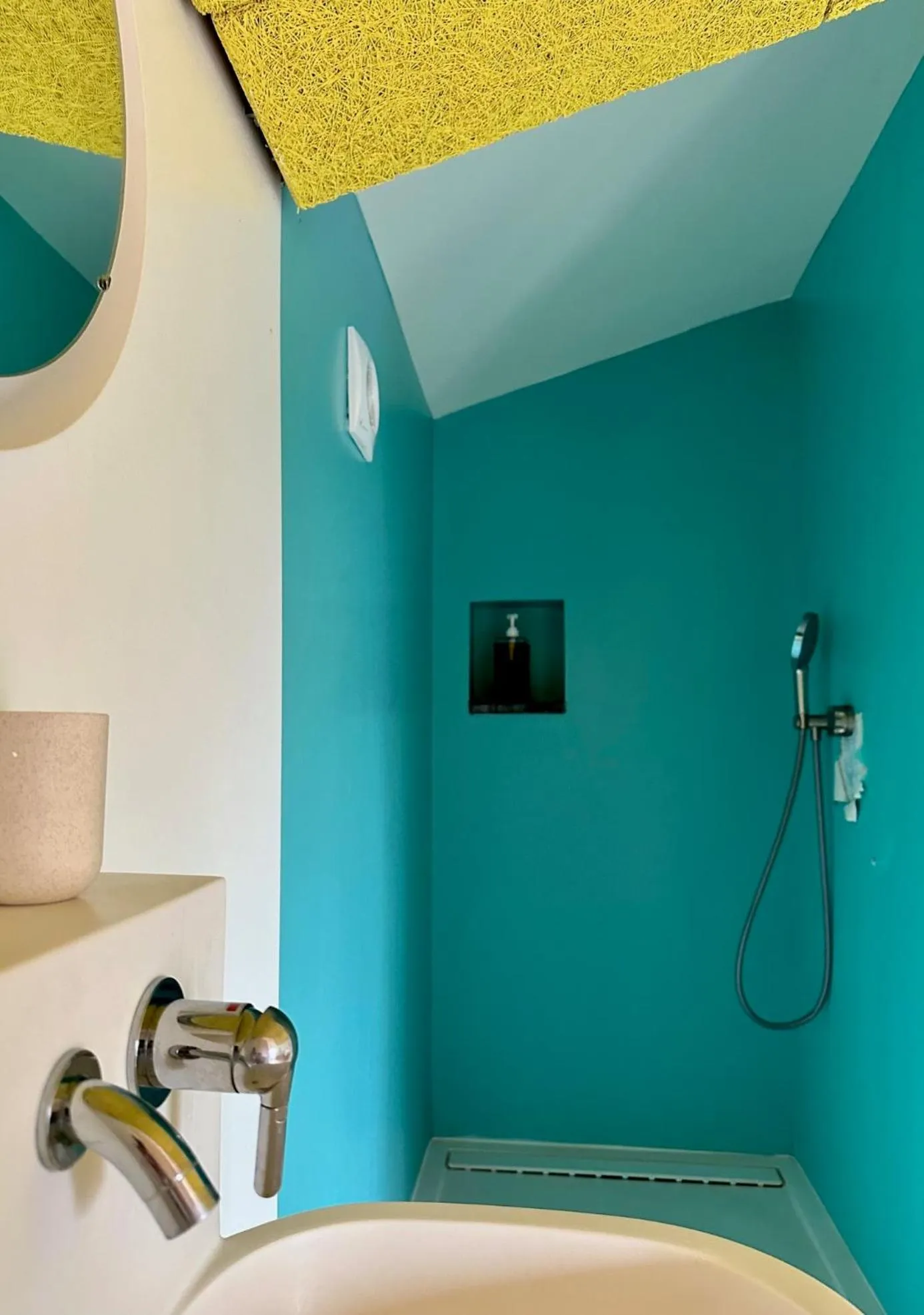 Shower in Domaine La Ferme HI bride