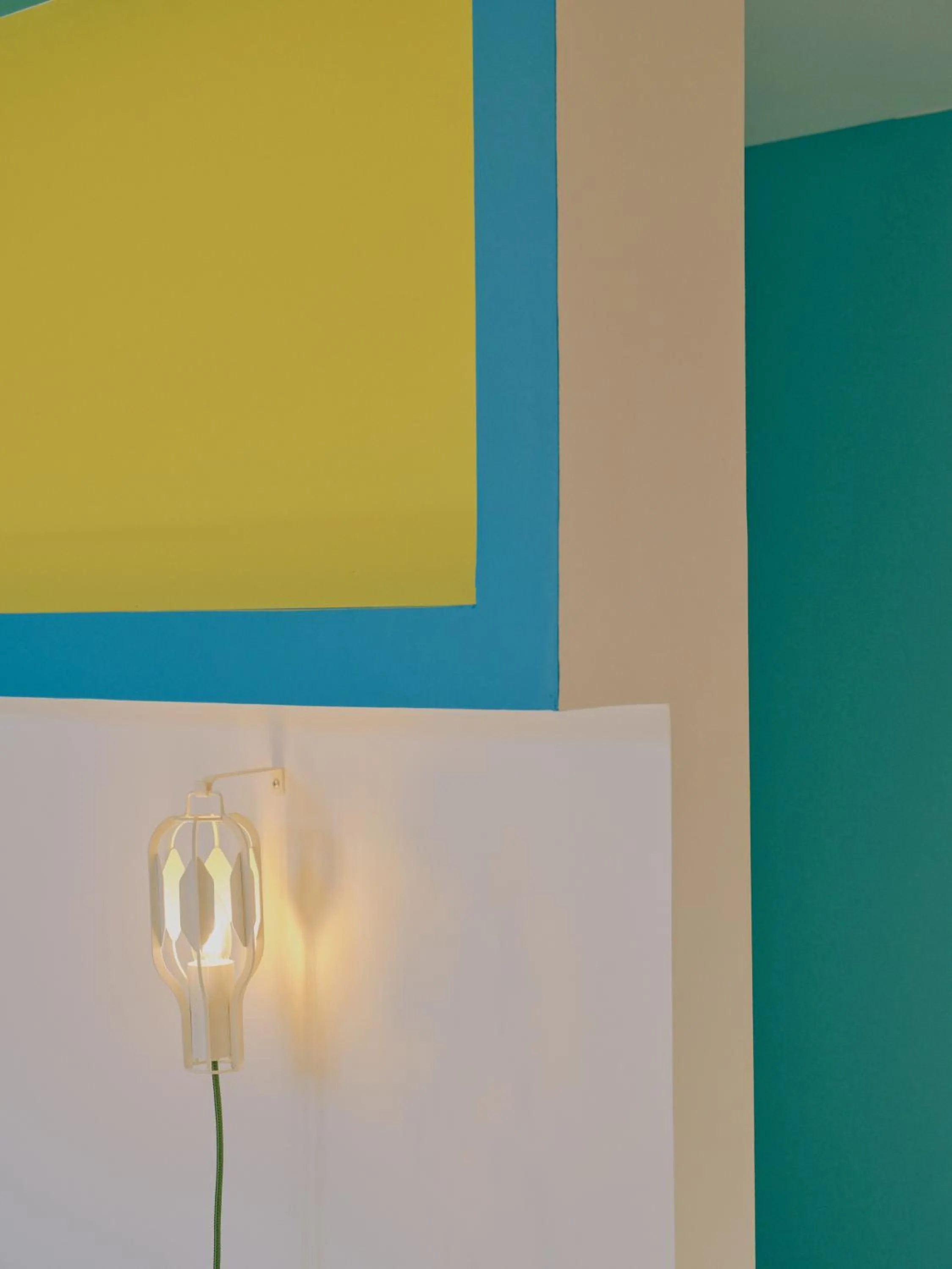 Decorative detail in Domaine La Ferme HI bride