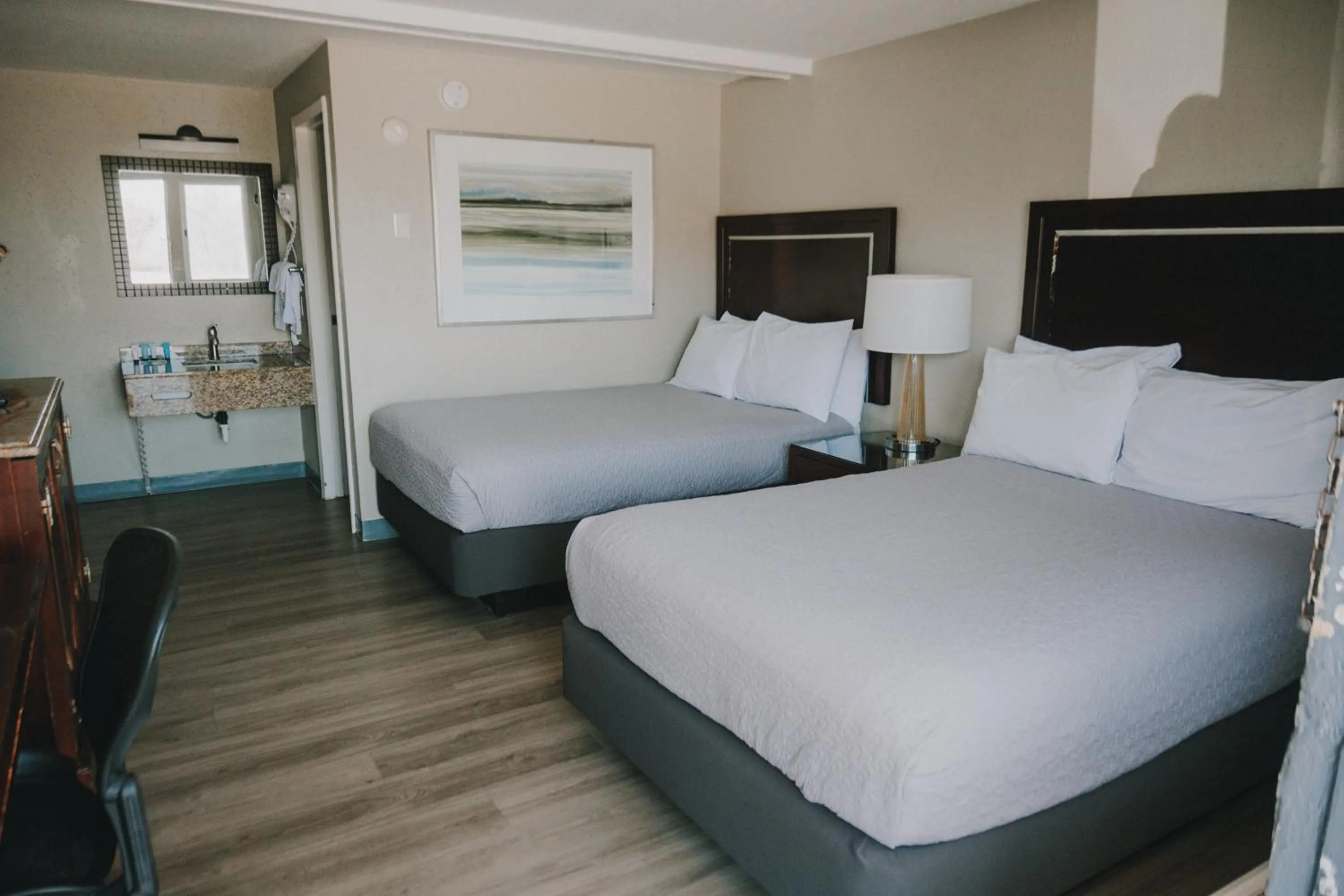 Bedroom, Bed in Queen City Inn