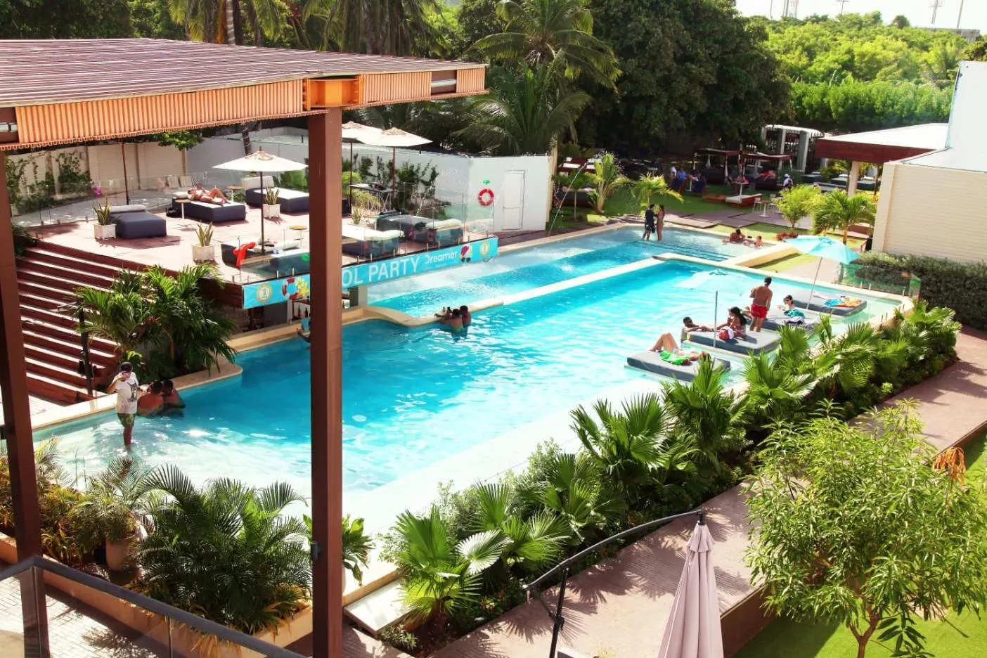 Swimming pool in Dreamer Beach Club