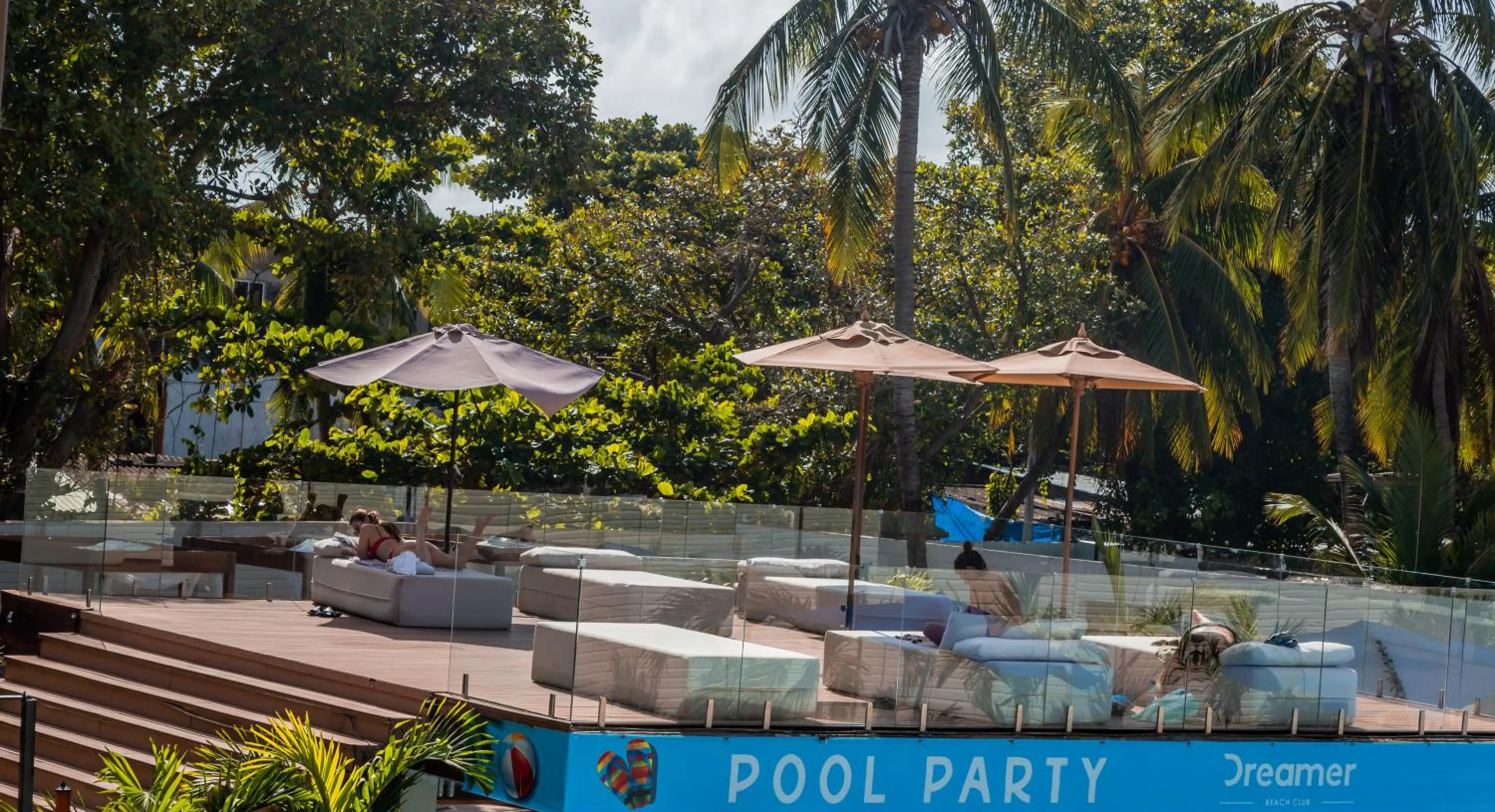 Swimming pool in Dreamer Beach Club