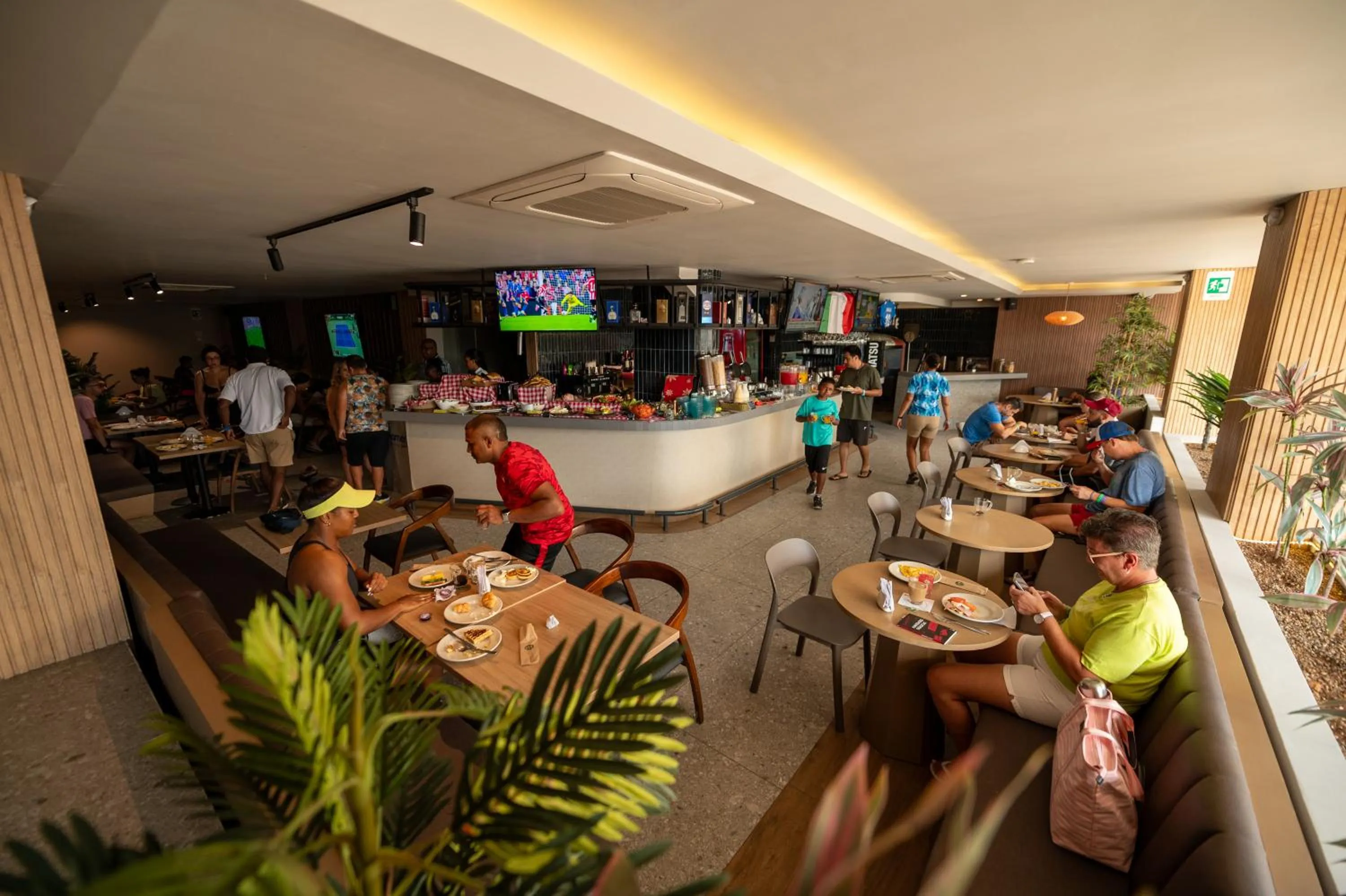 Restaurant/places to eat in Dreamer Beach Club