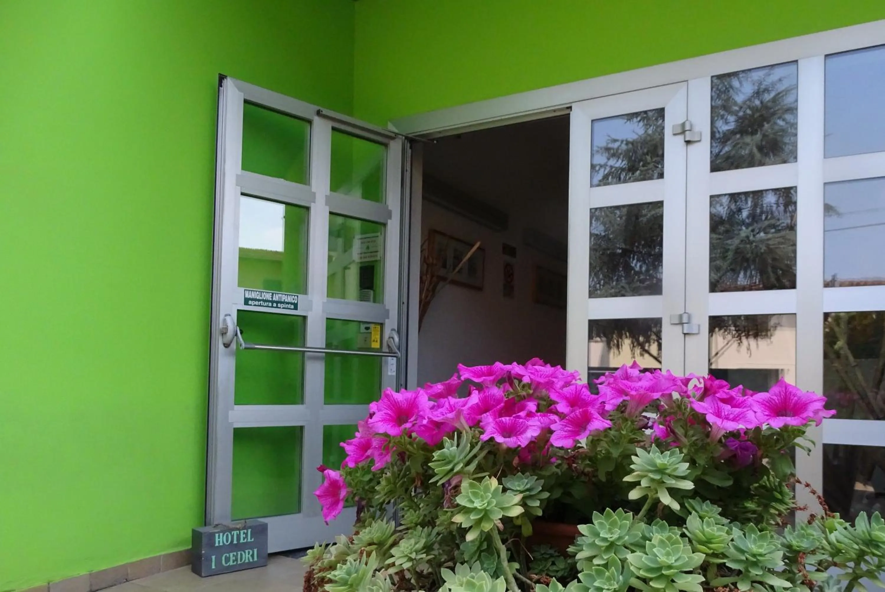 Facade/entrance in Hotel I Cedri