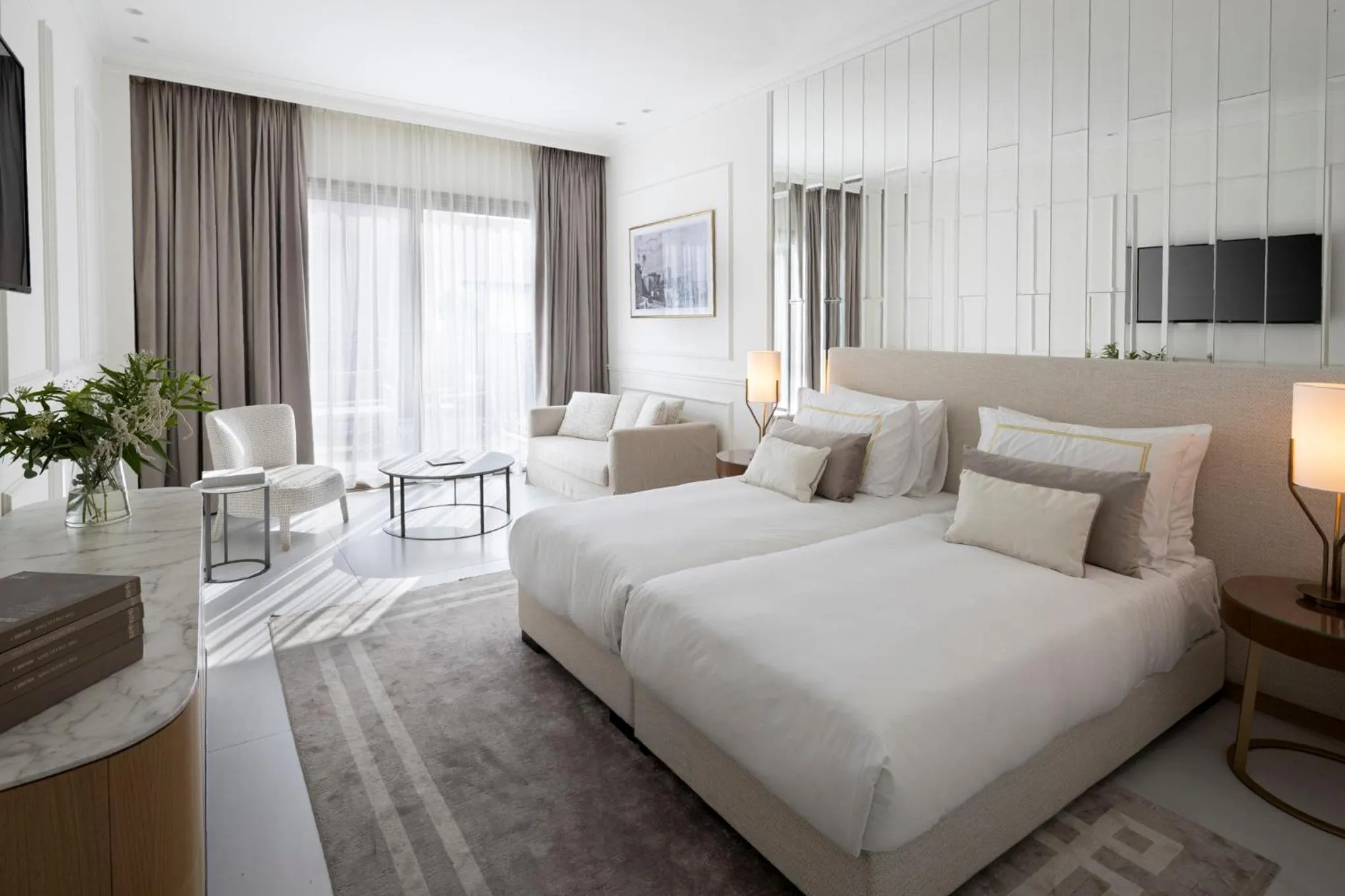 Seating area, Bed in Dhotel - די הוטל