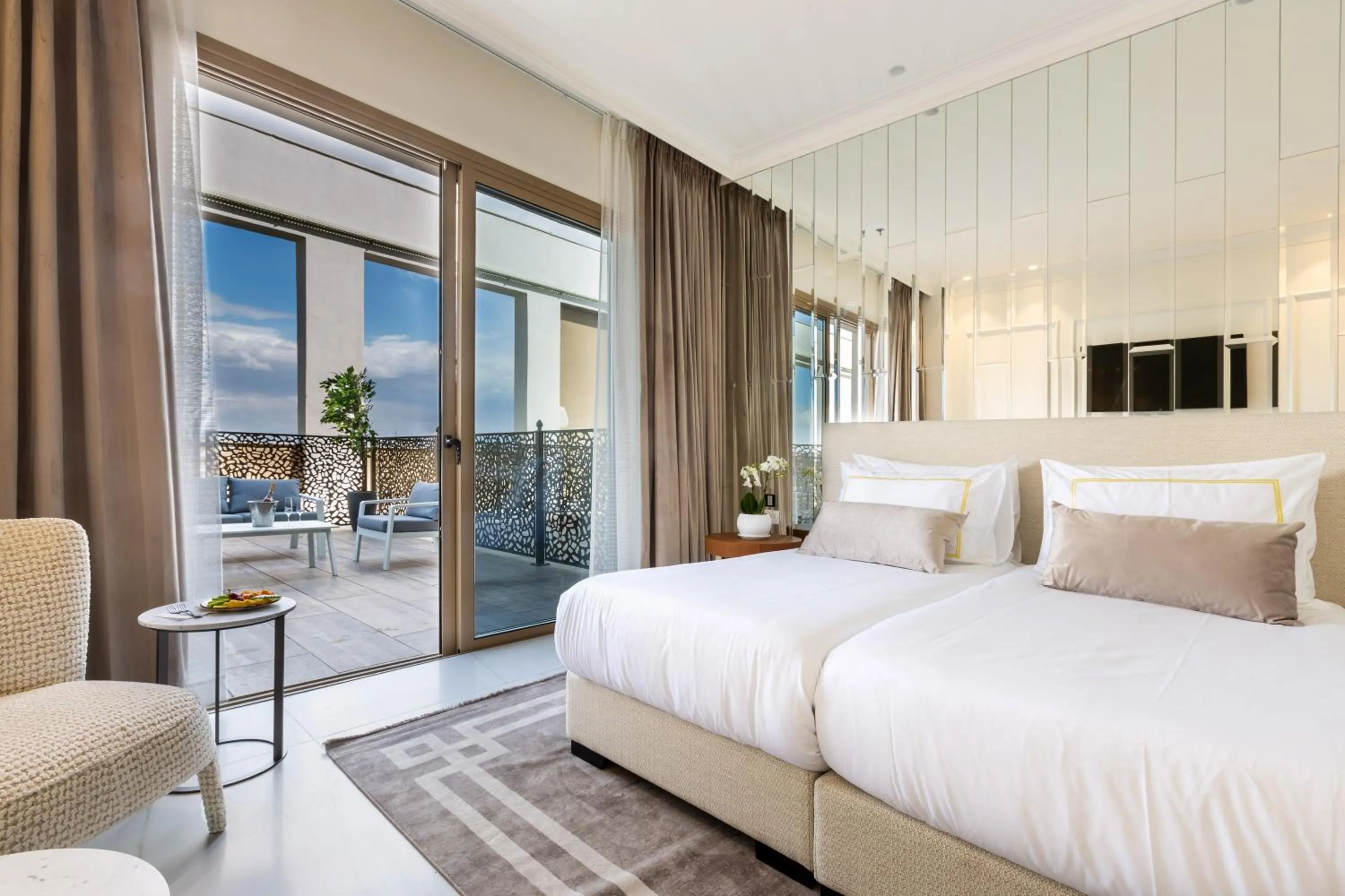 Bed in Dhotel - די הוטל