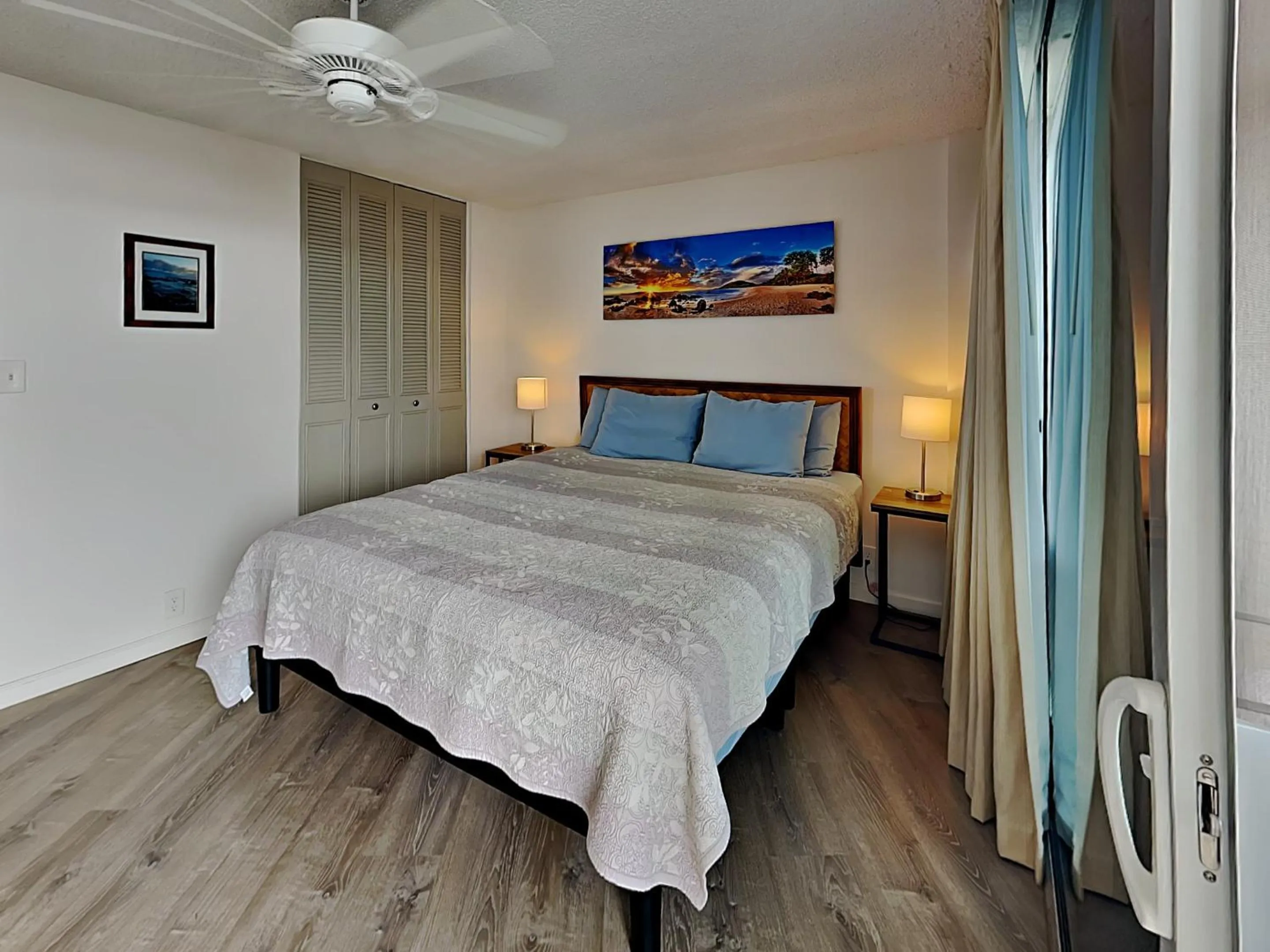 Property building, Bed in Island Surf 506
