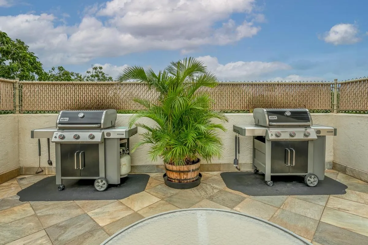 Property building in Island Surf 506