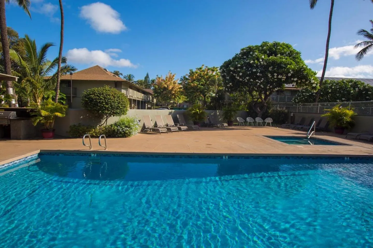 Swimming pool in Kihei Bay Surf 227