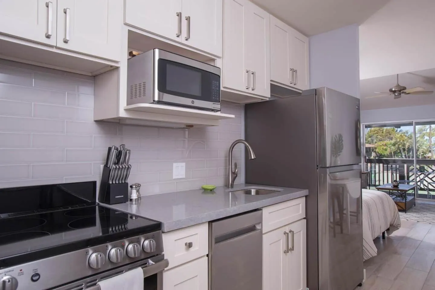 Kitchen or kitchenette in Kihei Bay Surf 227