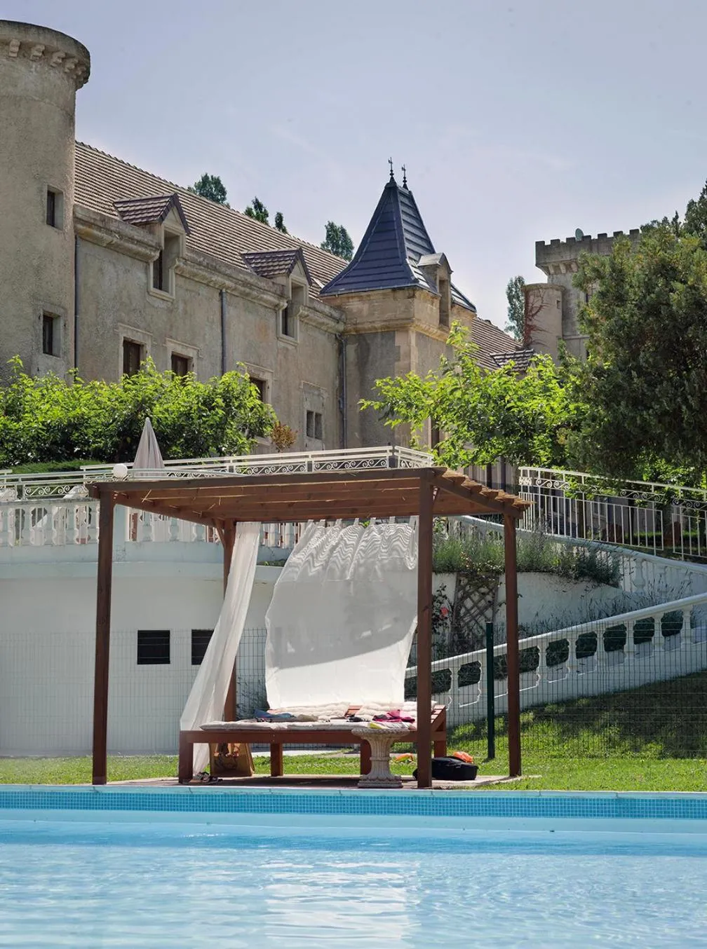 Swimming pool in Château de Fontager