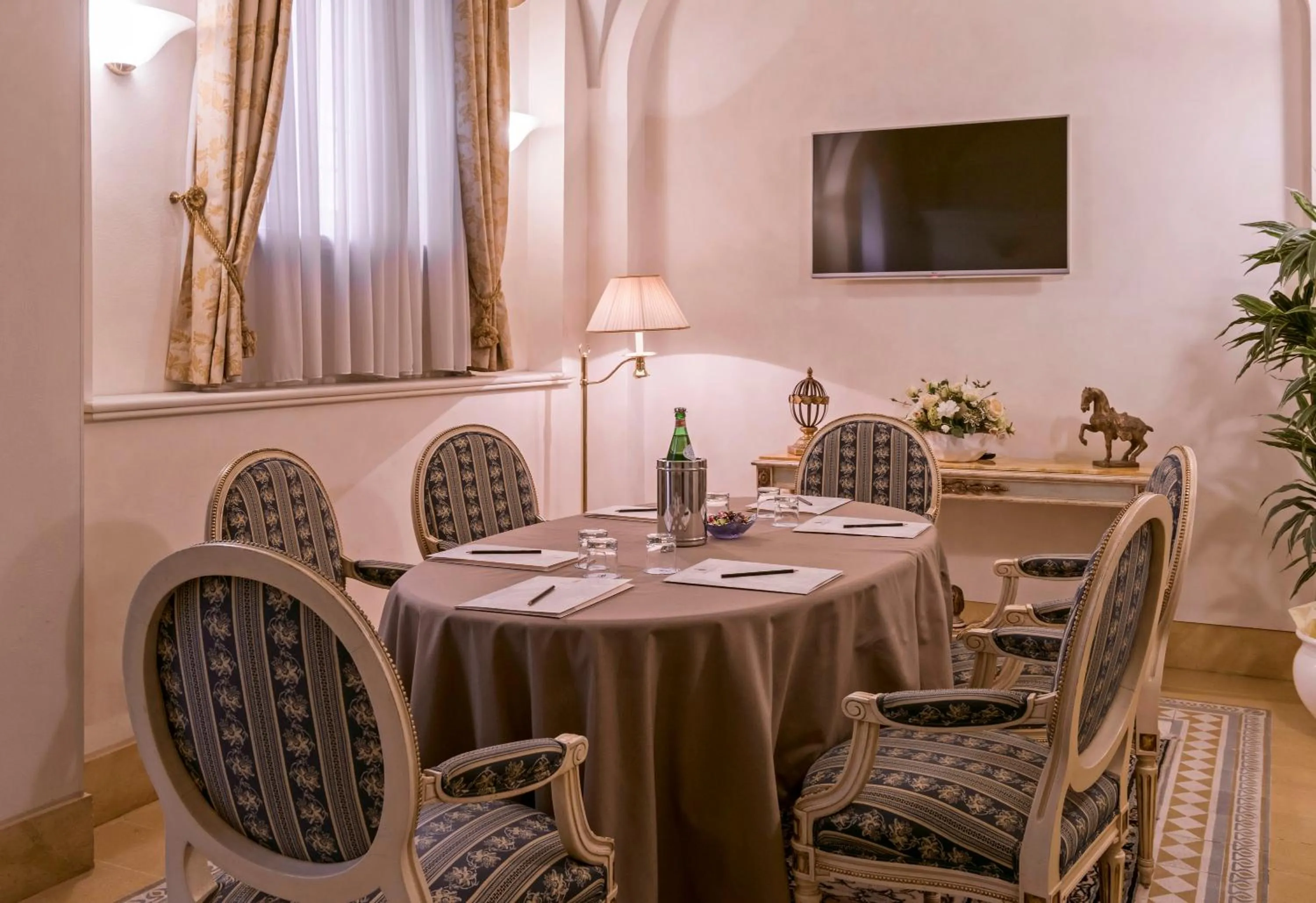 Business facilities in Hotel Armonia
