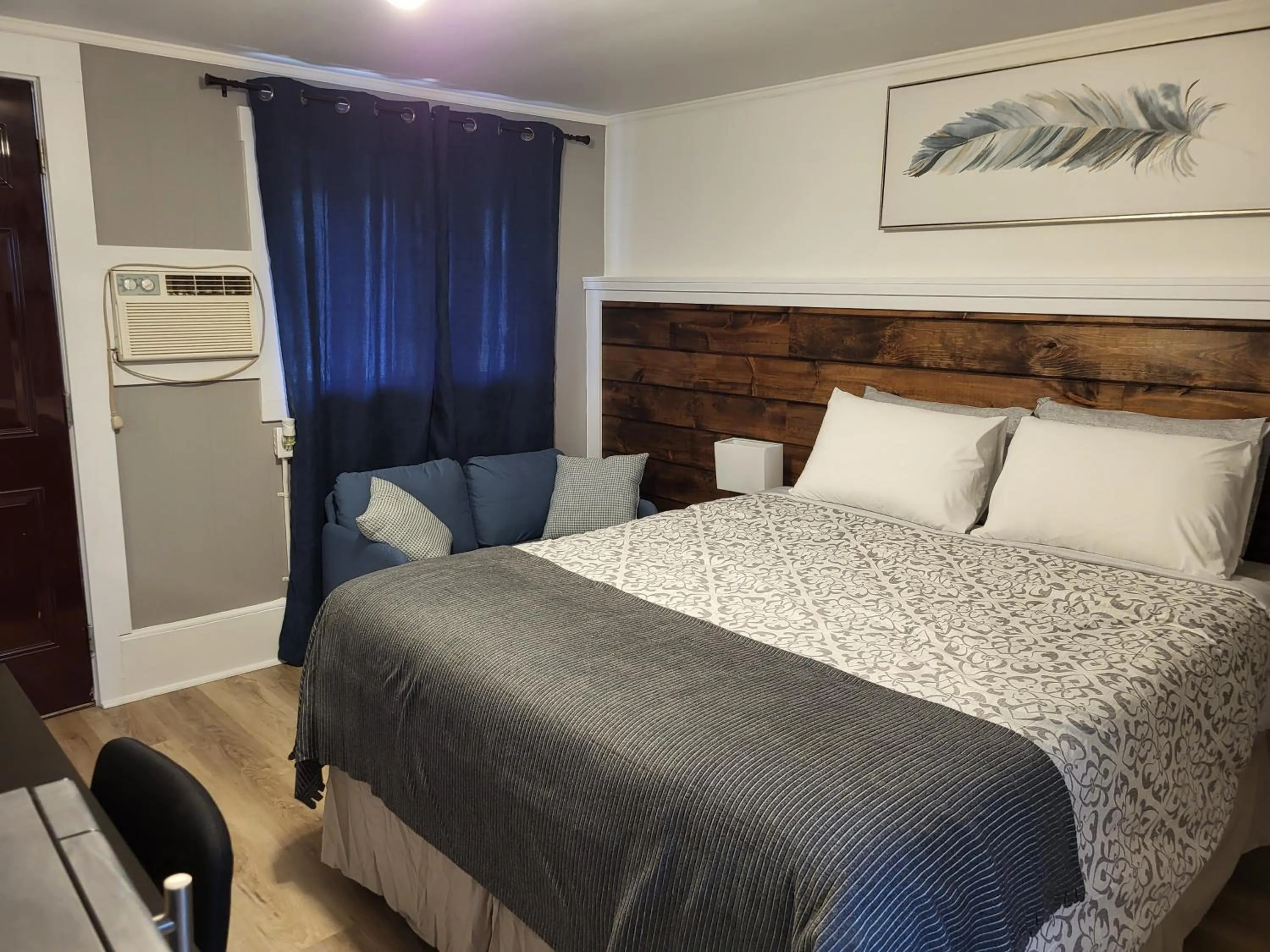 Photo of the whole room, Bed in Scoodic Motel