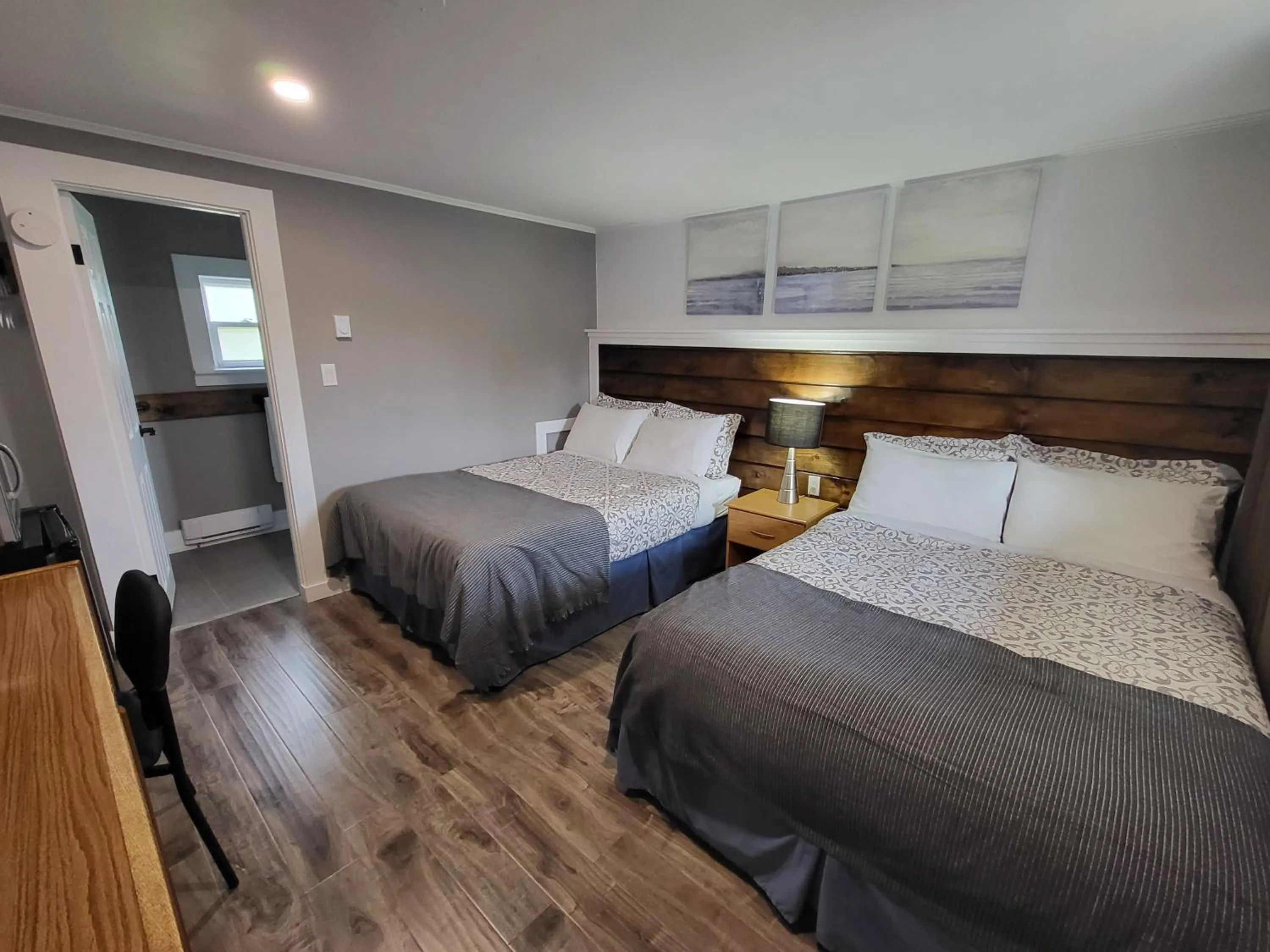 Photo of the whole room, Bed in Scoodic Motel