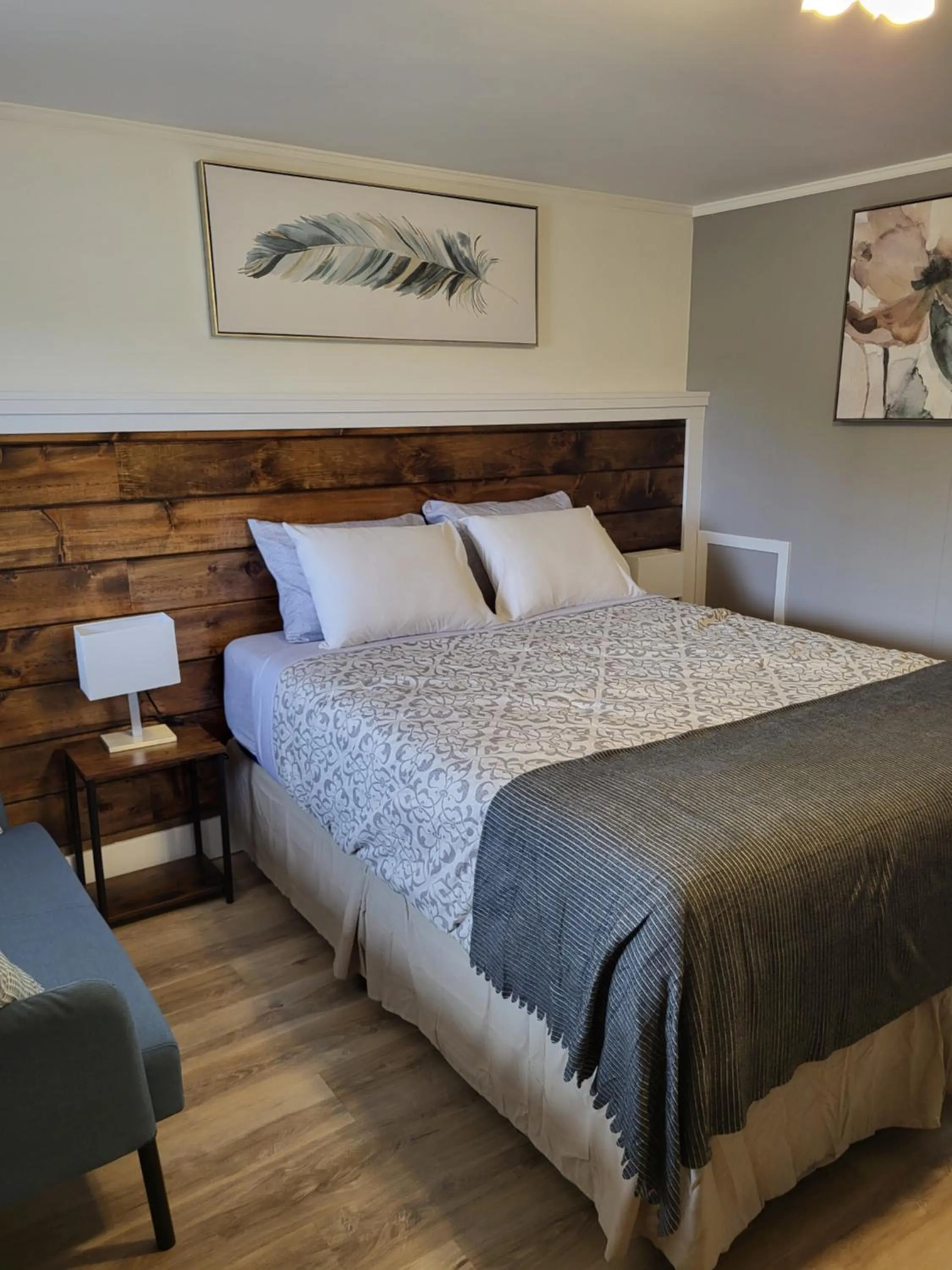 Photo of the whole room, Bed in Scoodic Motel