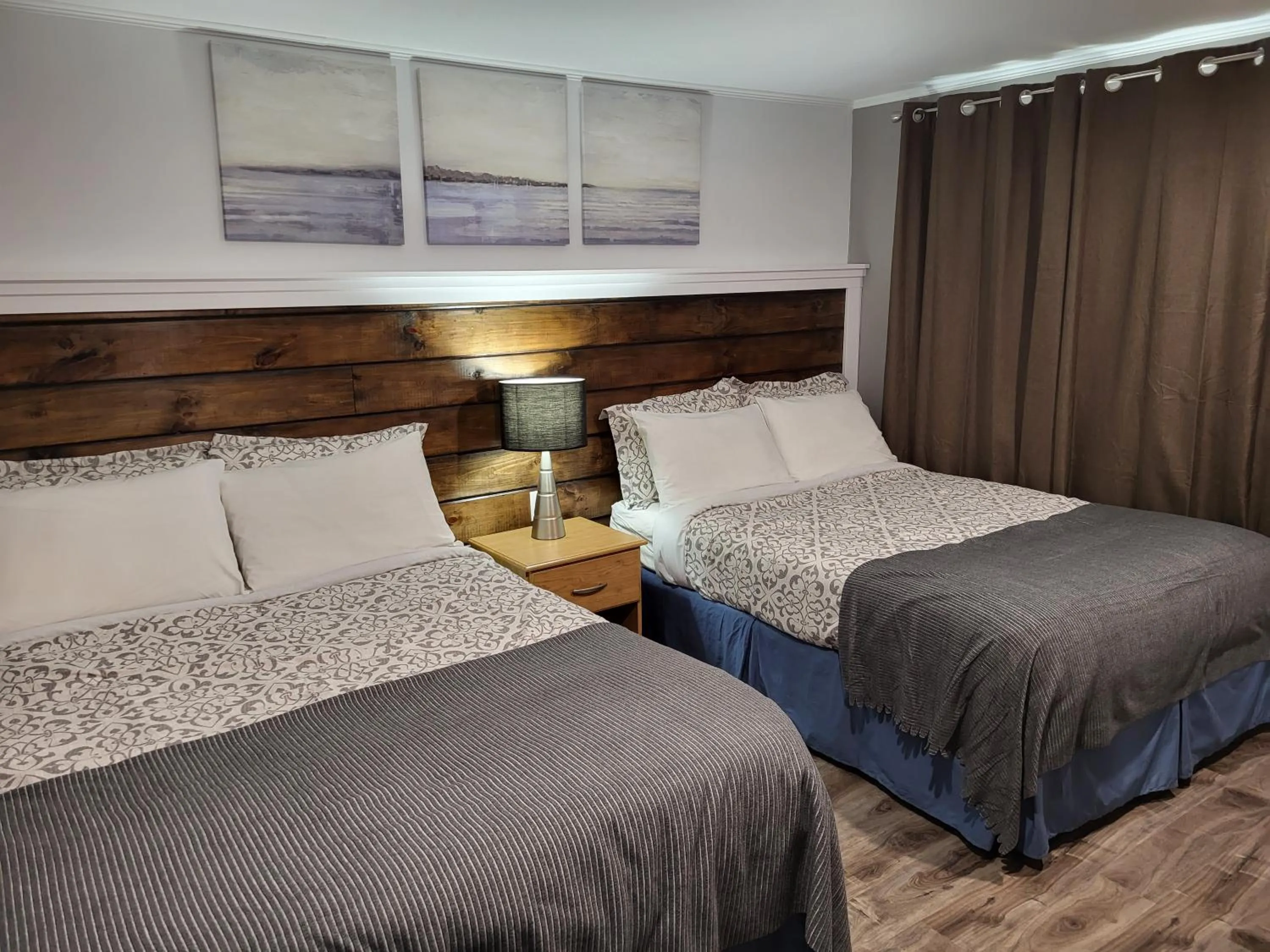 Photo of the whole room, Bed in Scoodic Motel