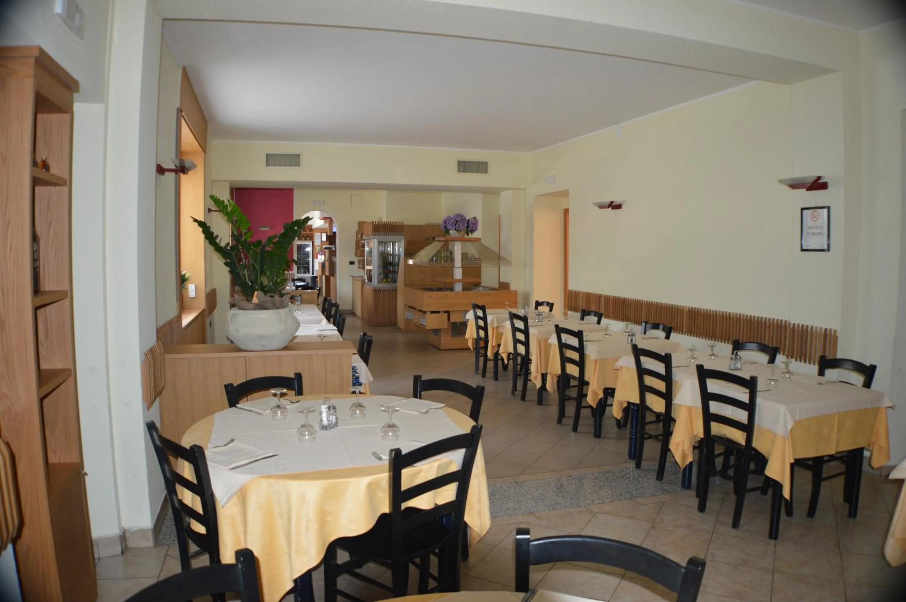 Restaurant/places to eat in Sempione Hotel Malpensa