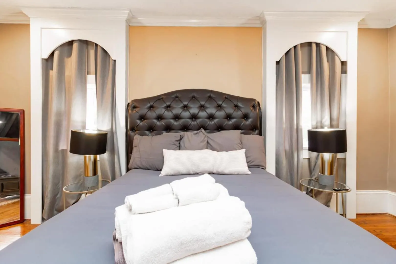 Bed in Royal in Columbus- Midtown Columbus Castle